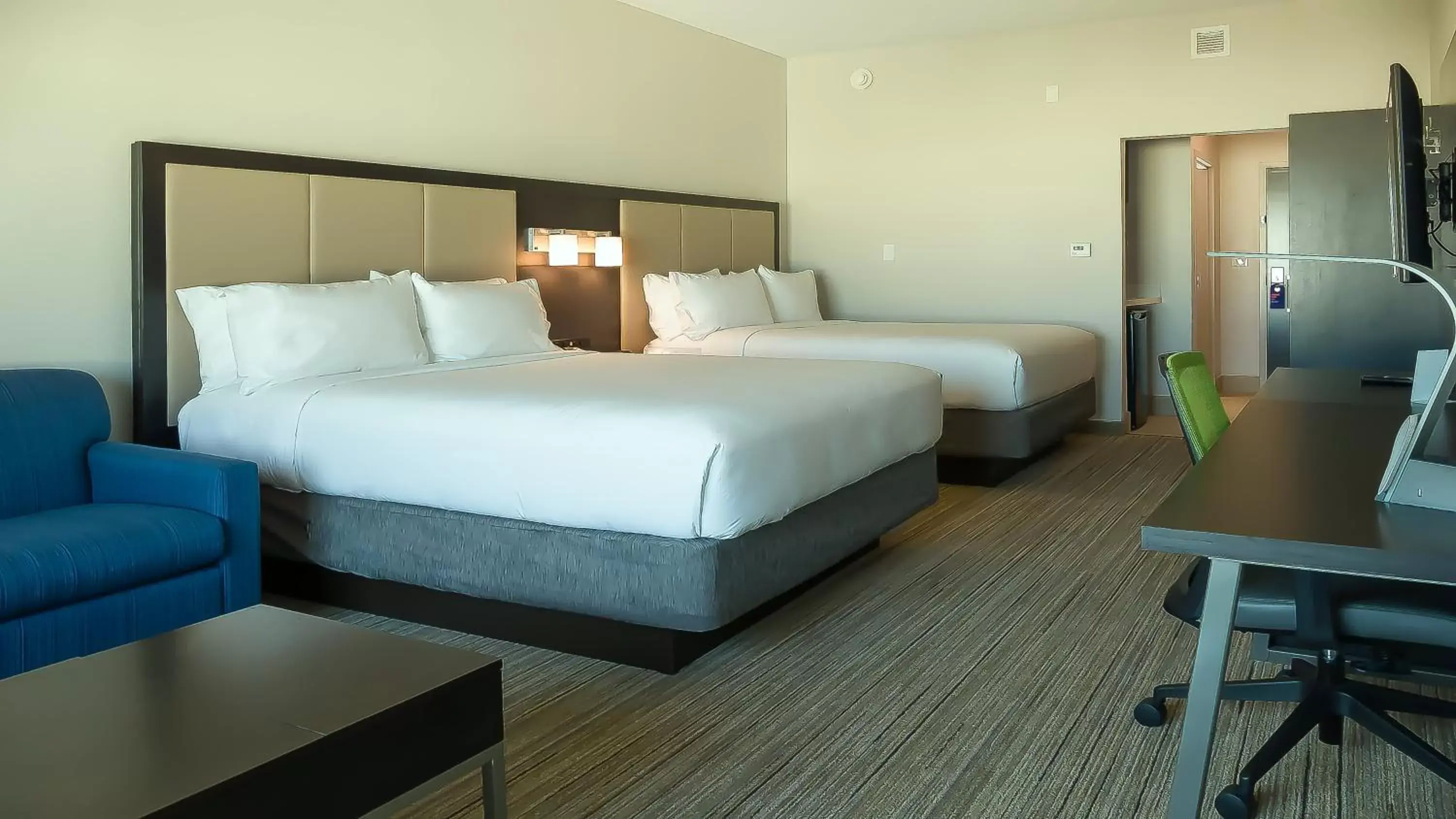 Photo of the whole room, Bed in Holiday Inn Express & Suites - Tampa East - Ybor City, an IHG Hotel