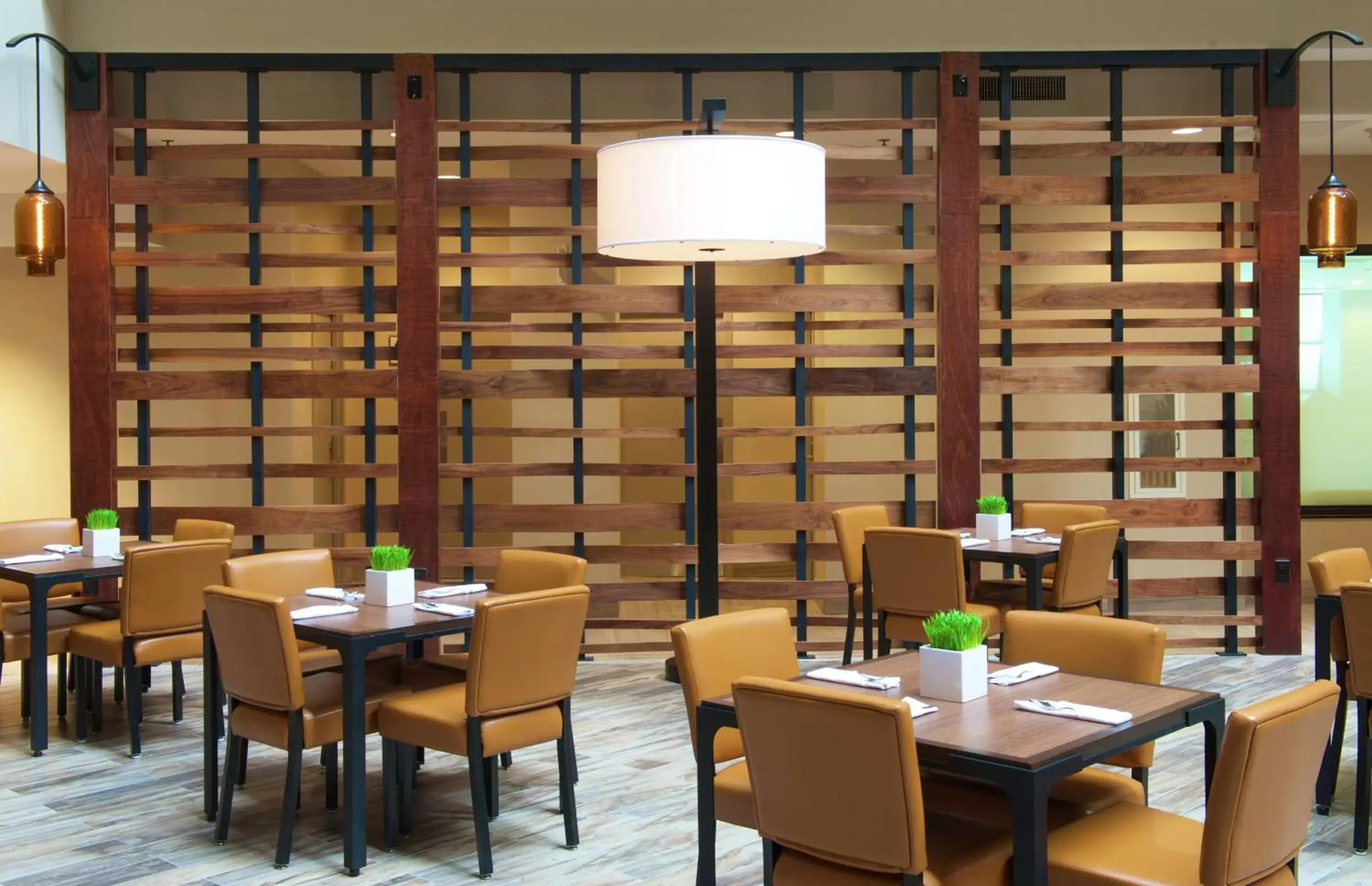 Lobby or reception, Restaurant/Places to Eat in Embassy Suites by Hilton Portland Washington Square