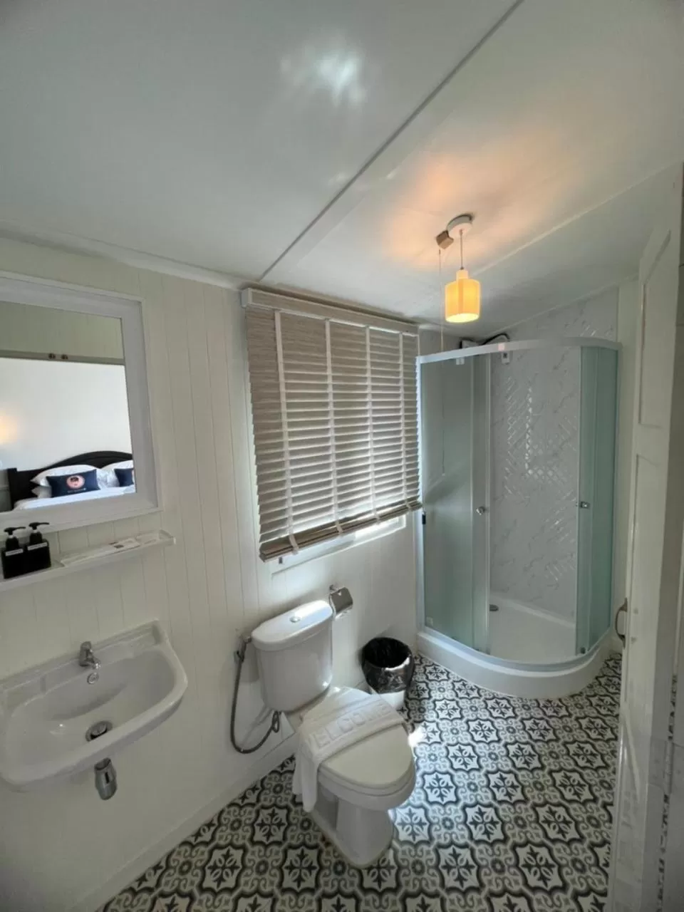 Bathroom in RoomQuest Rim Praya Dinsor Road