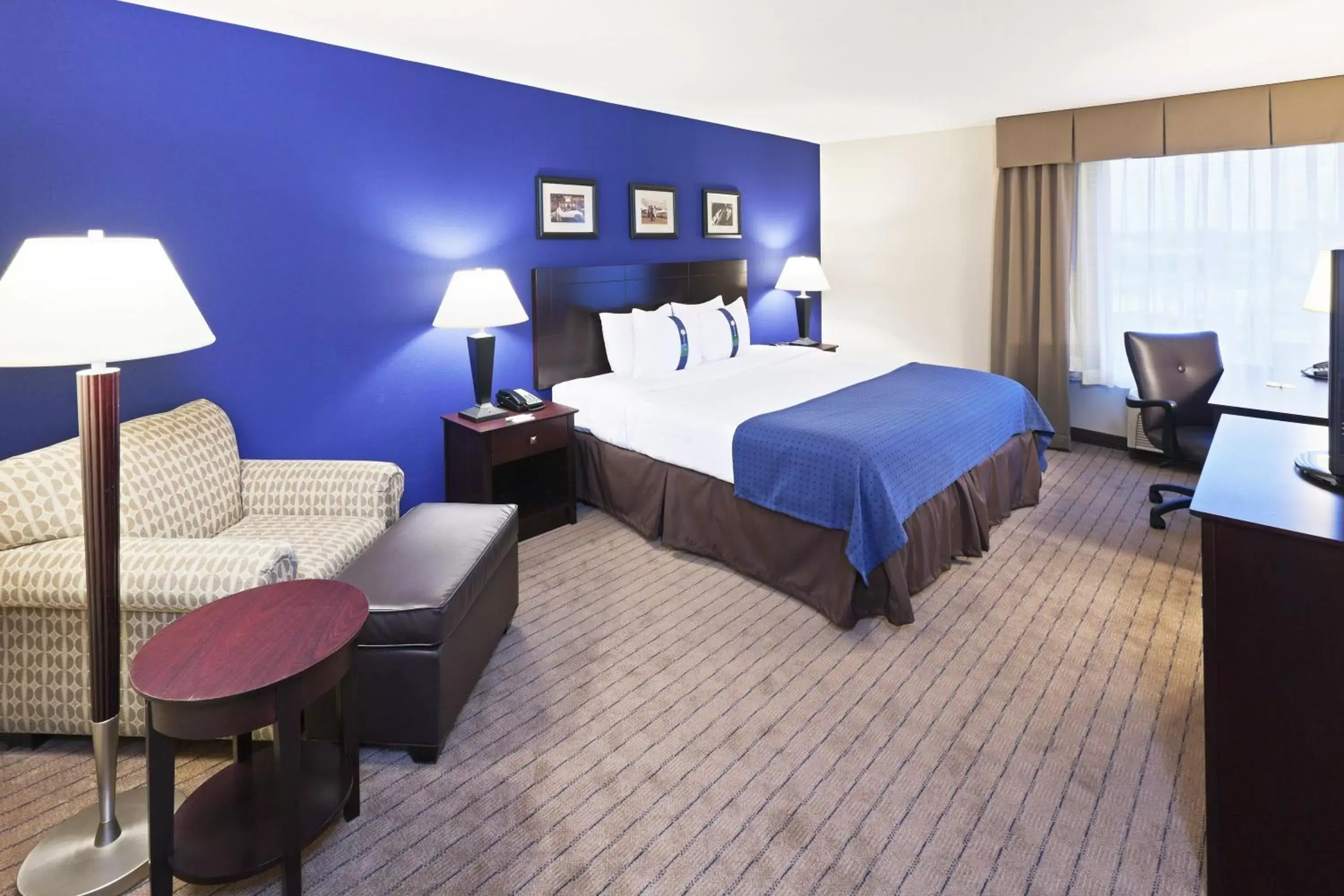 Photo of the whole room, Bed in Holiday Inn Hotel Dallas DFW Airport West, an IHG Hotel