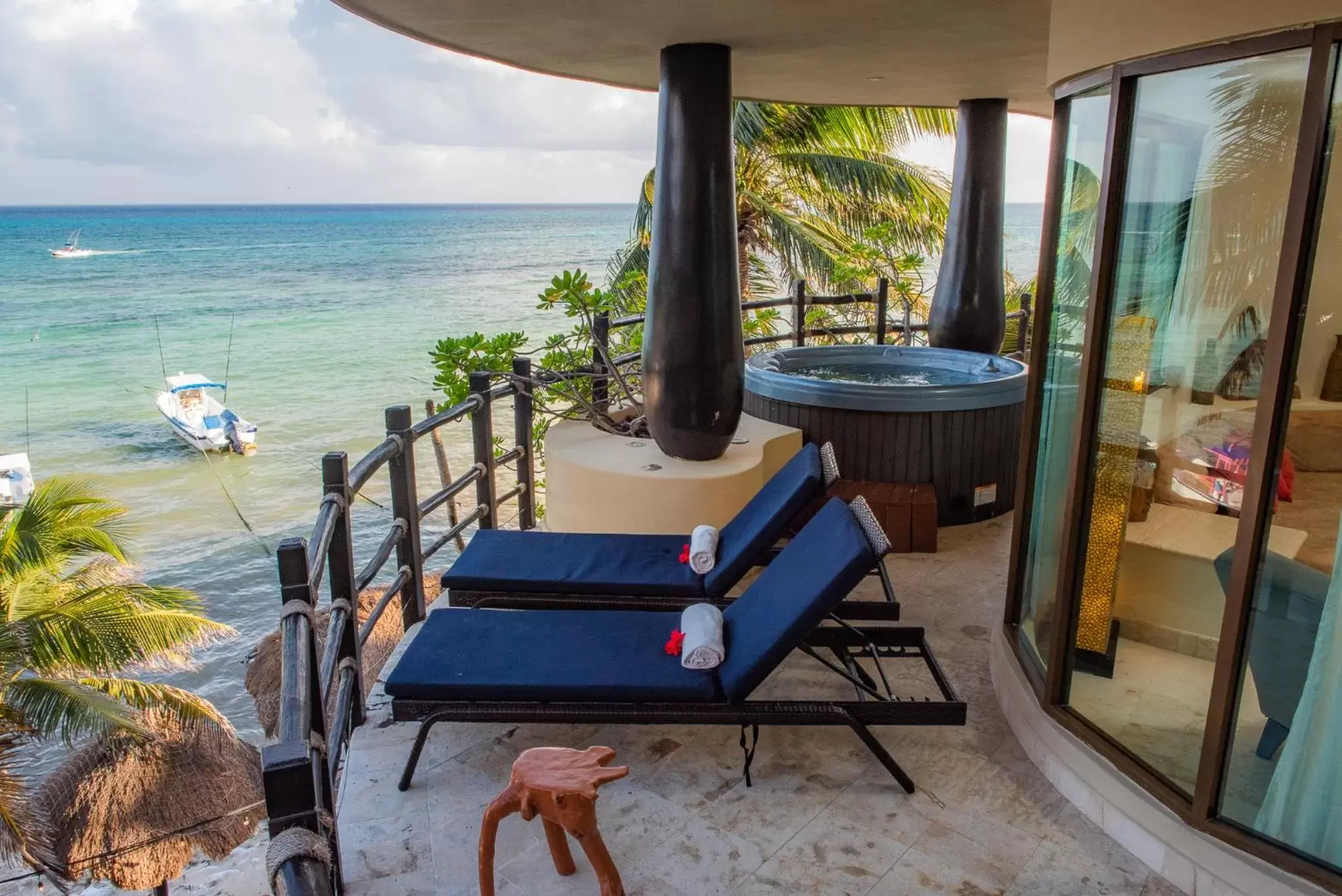 Balcony/Terrace in El Taj Oceanfront and Beachside Condo Hotel