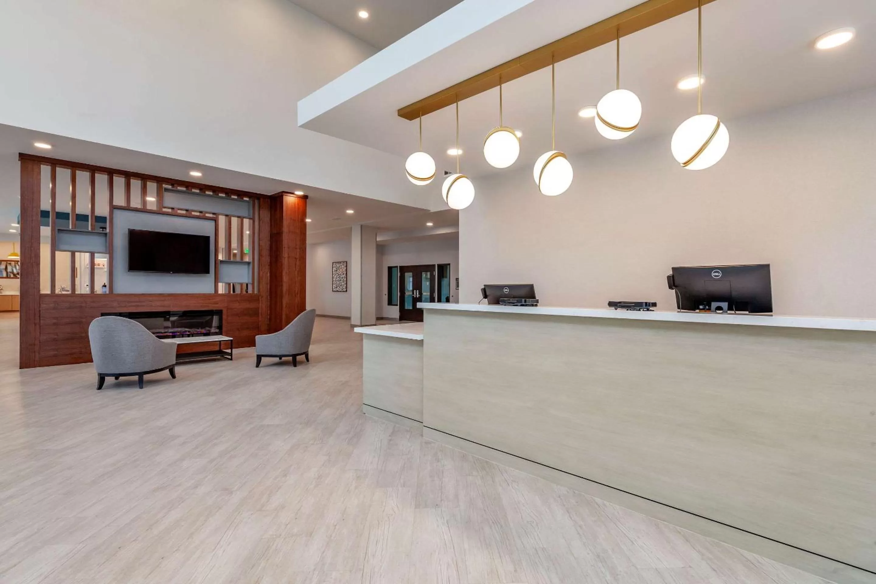 Lobby or reception in Comfort Suites Cottage Grove-Madison