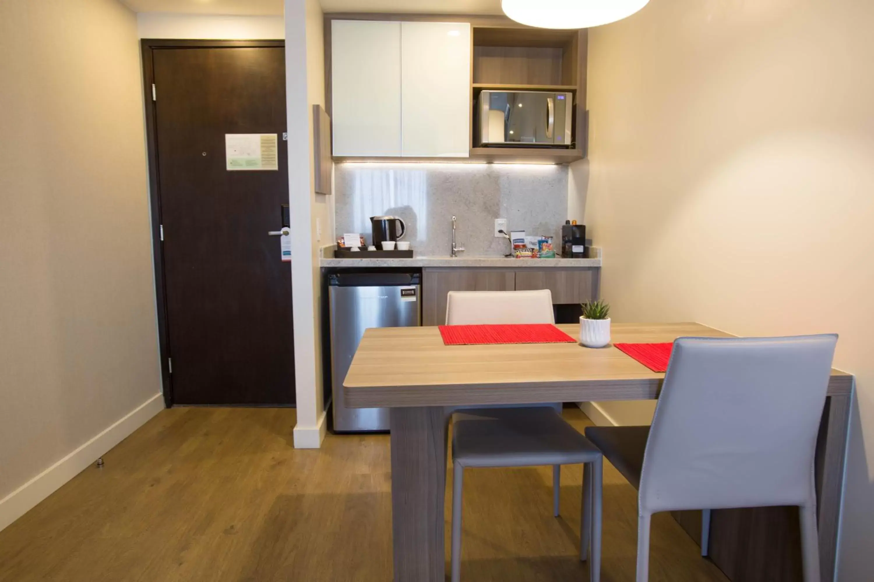 Photo of the whole room, Kitchen/Kitchenette in Staybridge Suites São Paulo, an IHG Hotel