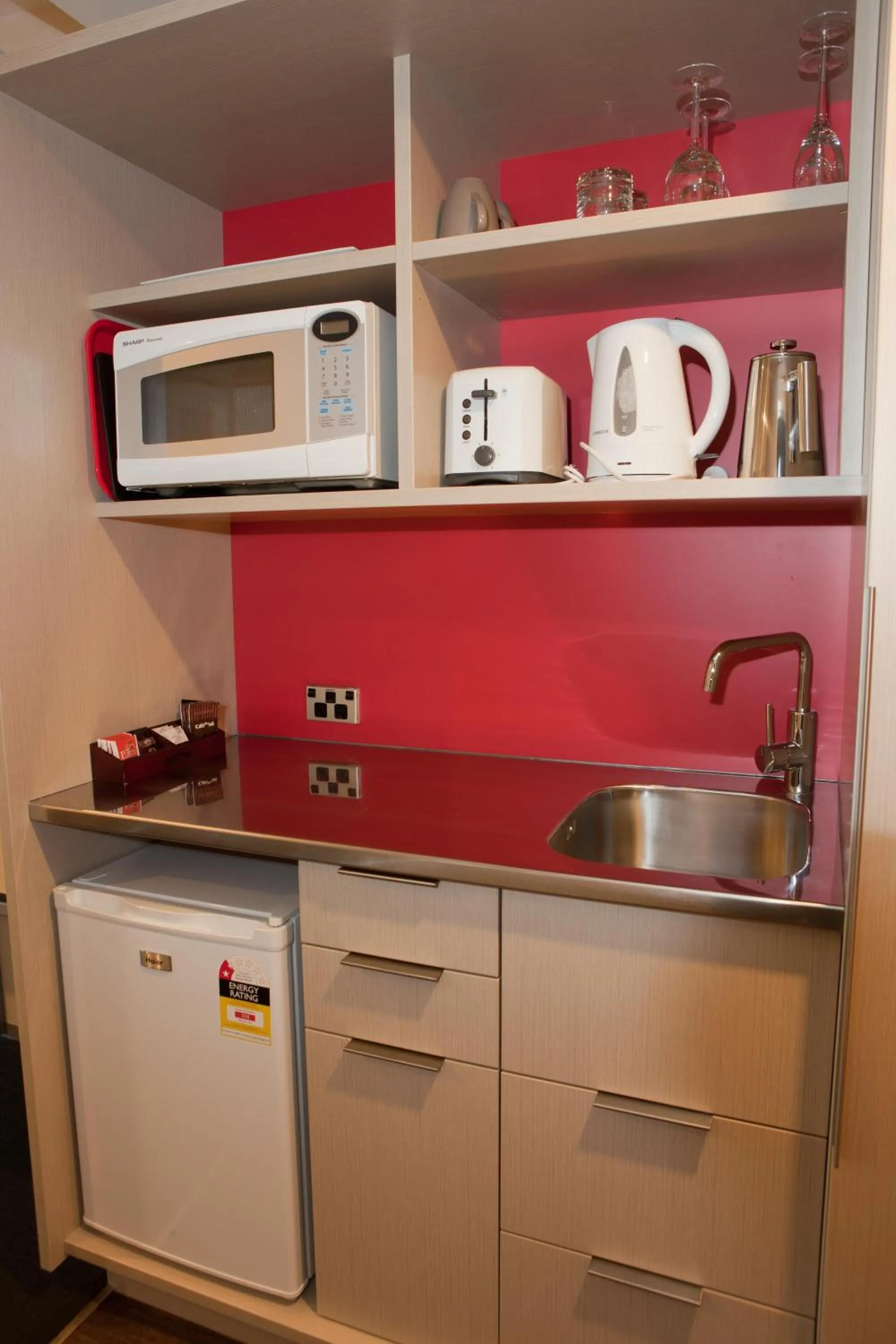Kitchen or kitchenette in Navigate Seaside Hotel & Apartments