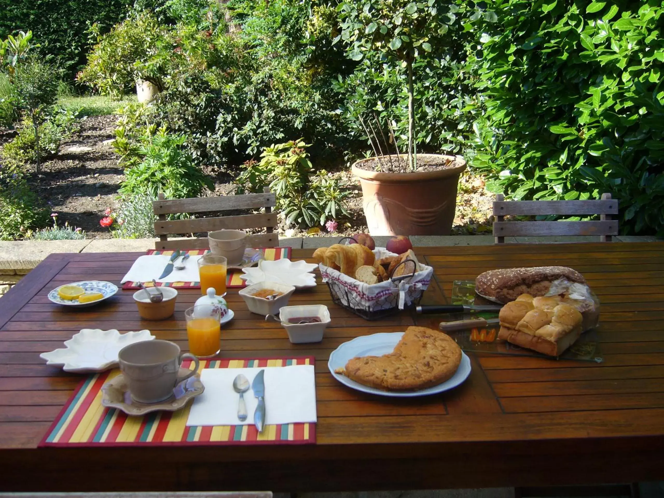 Lunch, Breakfast in Chambres d'Hôtes Le Mas