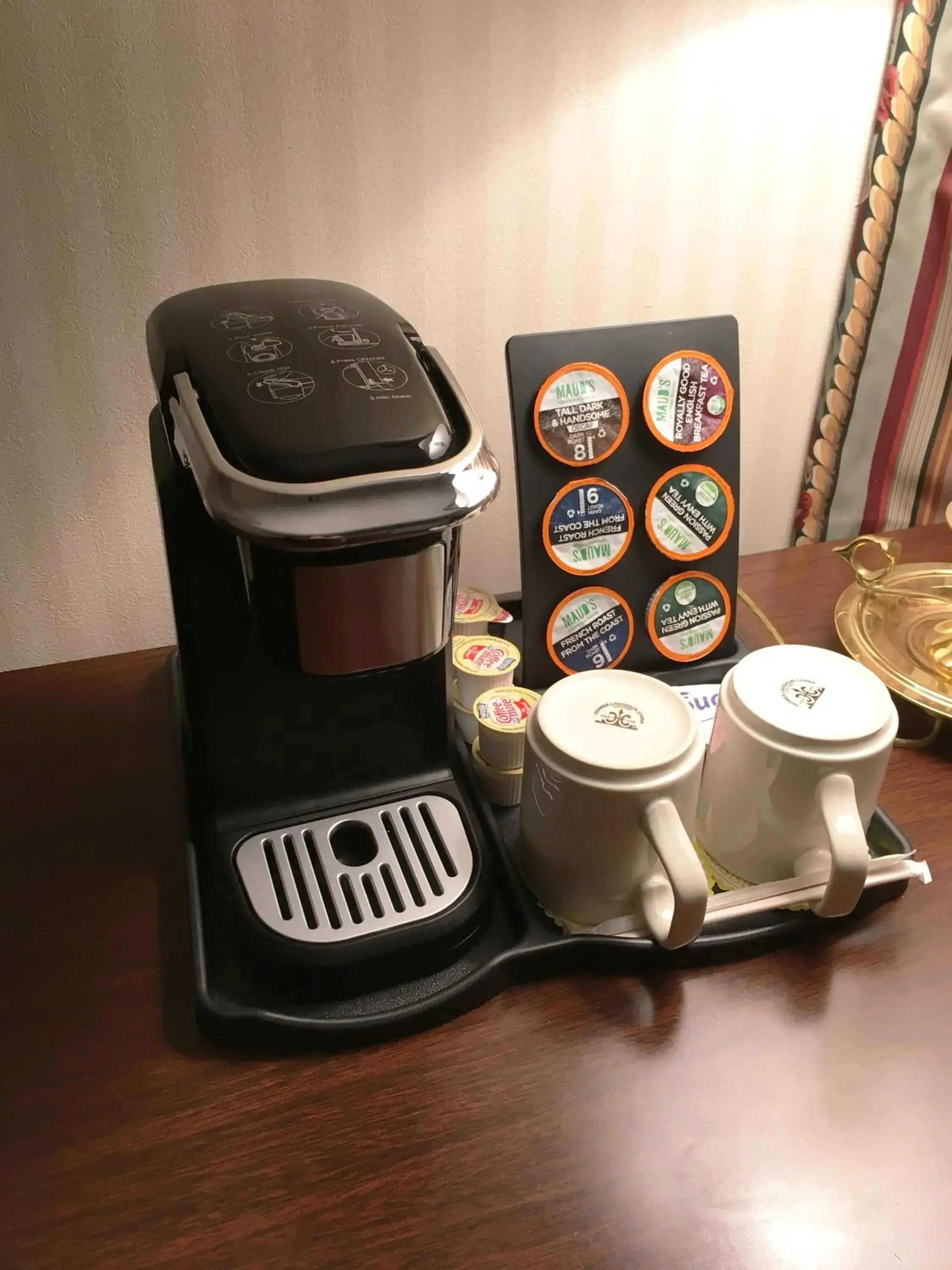 Coffee/tea facilities in University Place Hotel