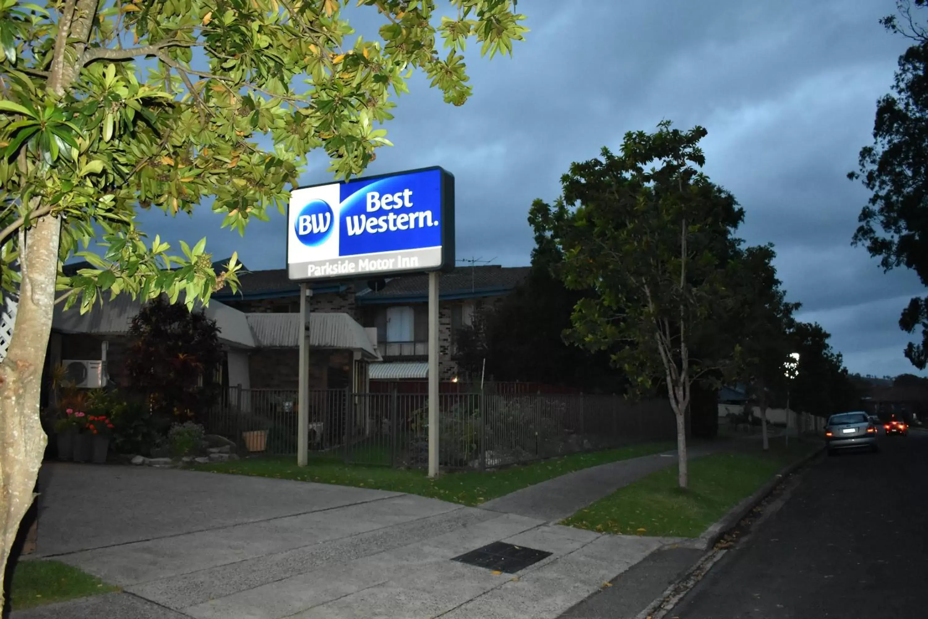 Facade/entrance, Property Building in Best Western Parkside Motor Inn