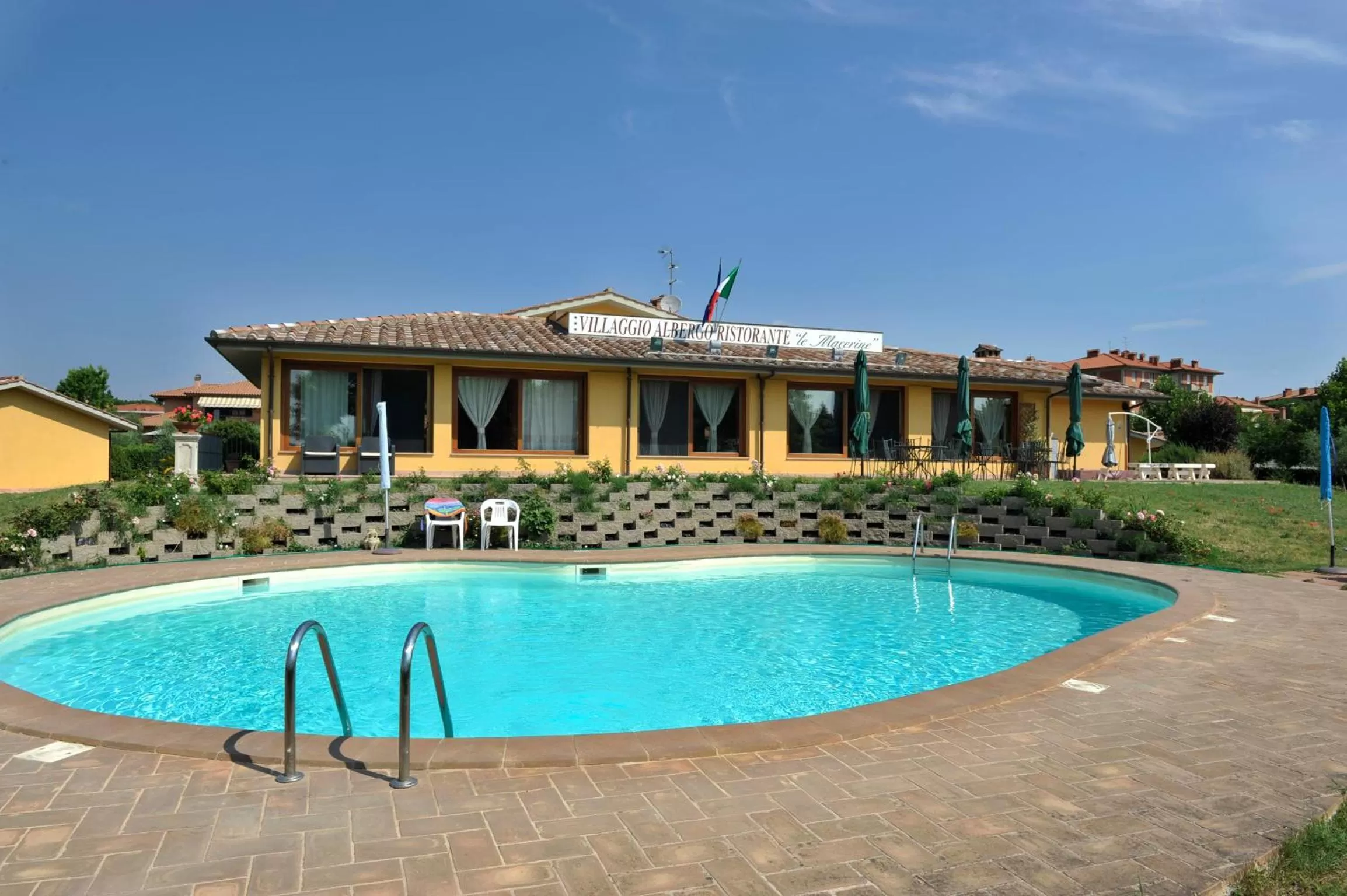 Property building in Le Macerine