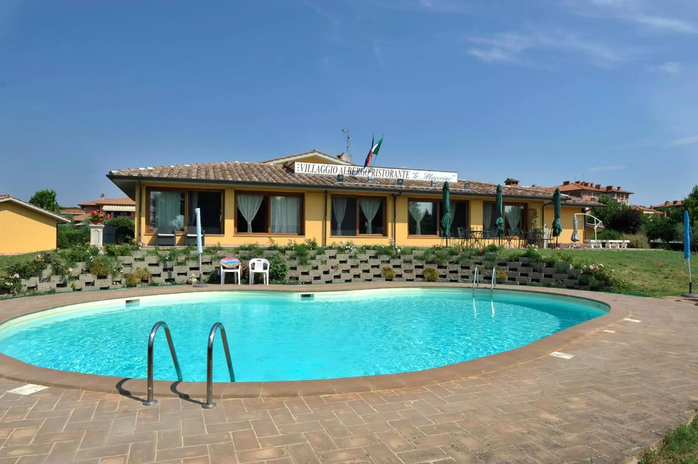 Property building, Swimming Pool in Le Macerine