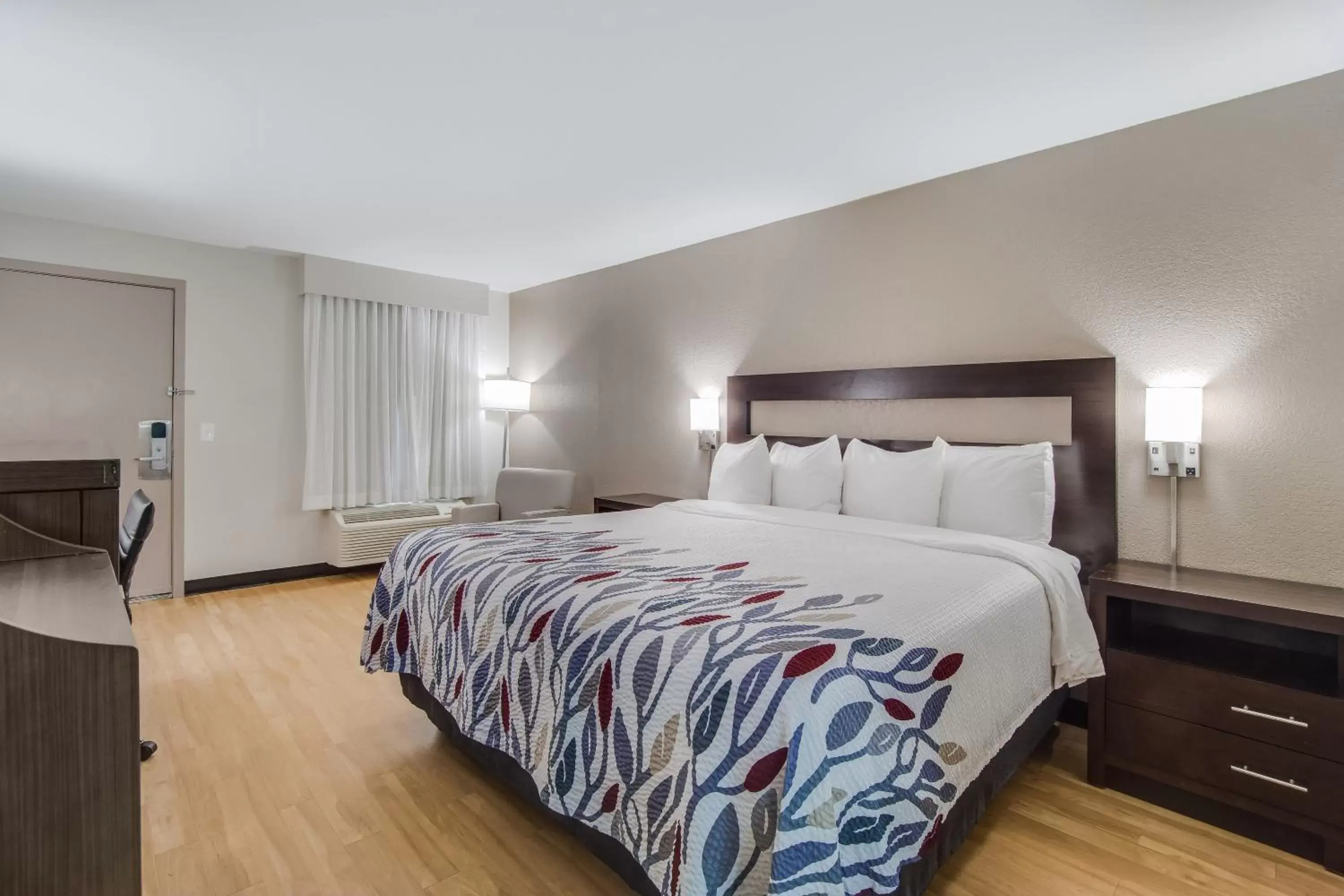 Bedroom, Bed in Red Roof Inn St George, SC Bedroom, Bed in Red Roof Inn St George, SC