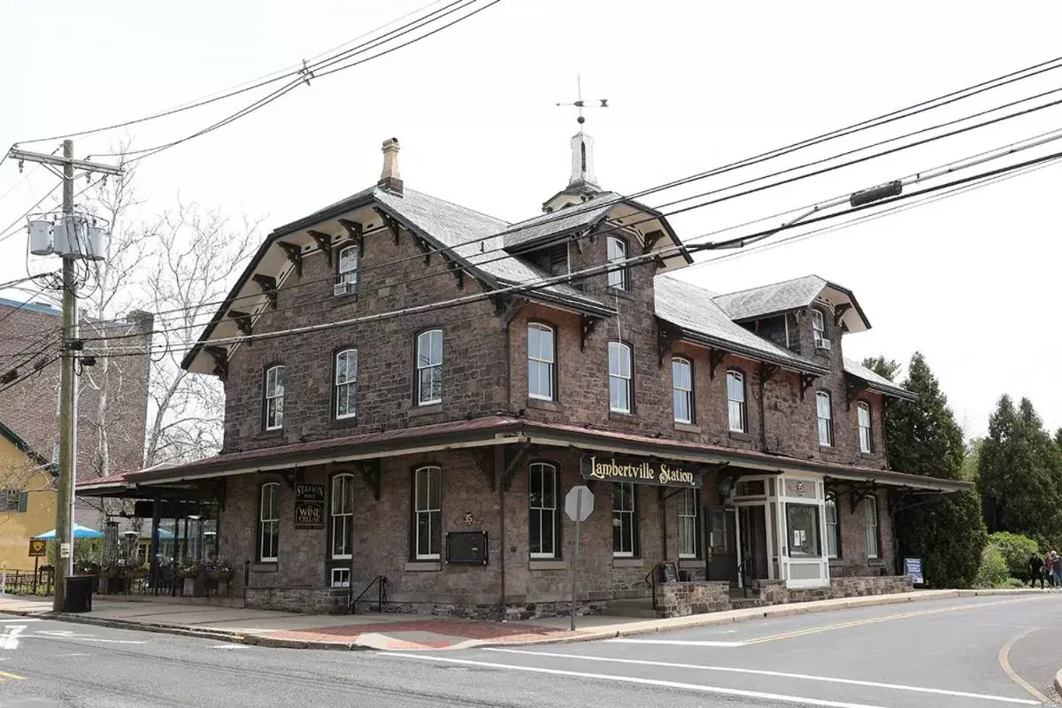 Restaurant/places to eat in Lambertville Station Inn Restaurant/places to eat in Lambertville Station Inn