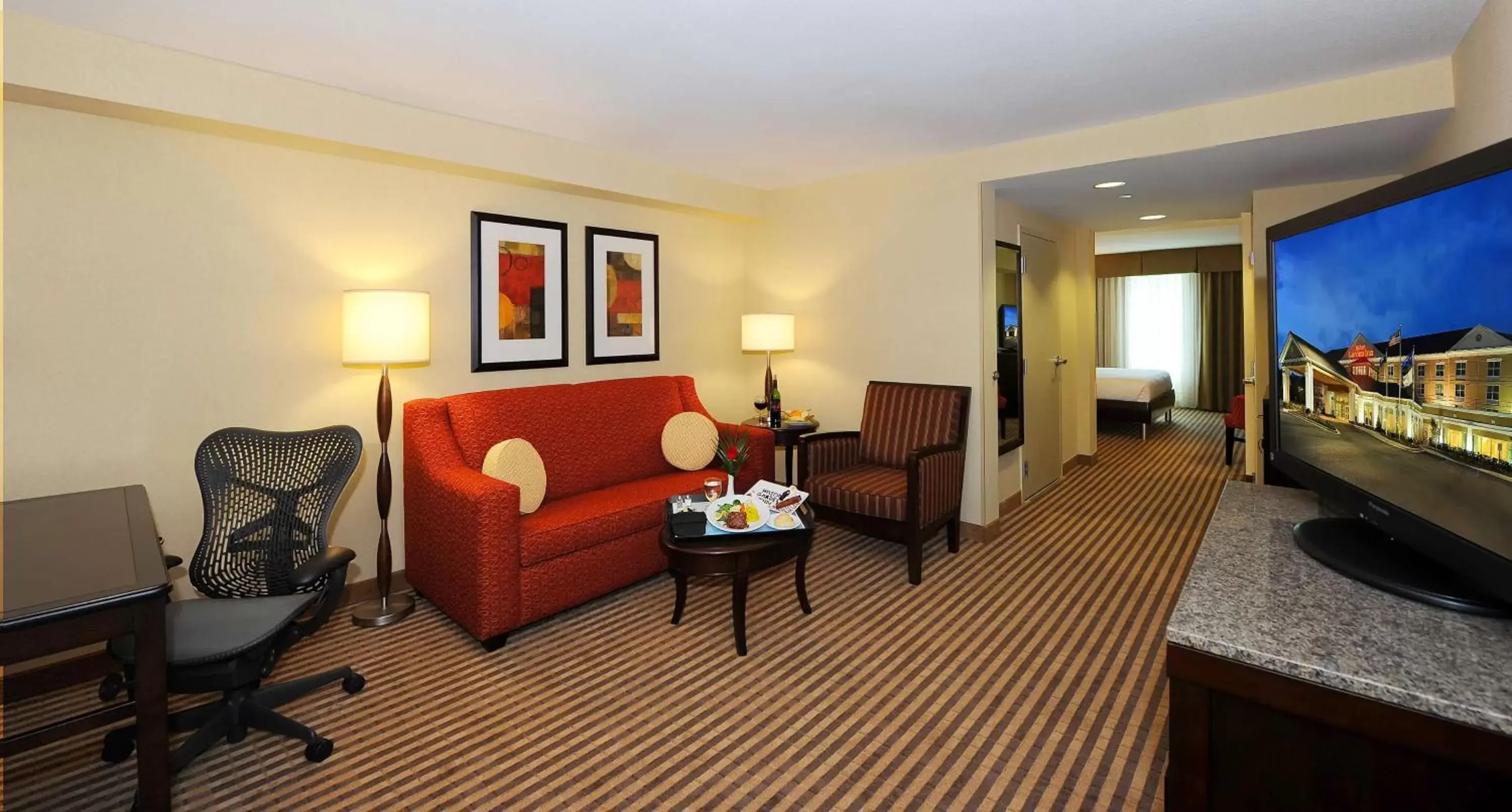 Living room, Seating Area in Hilton Garden Inn Columbia/Northeast