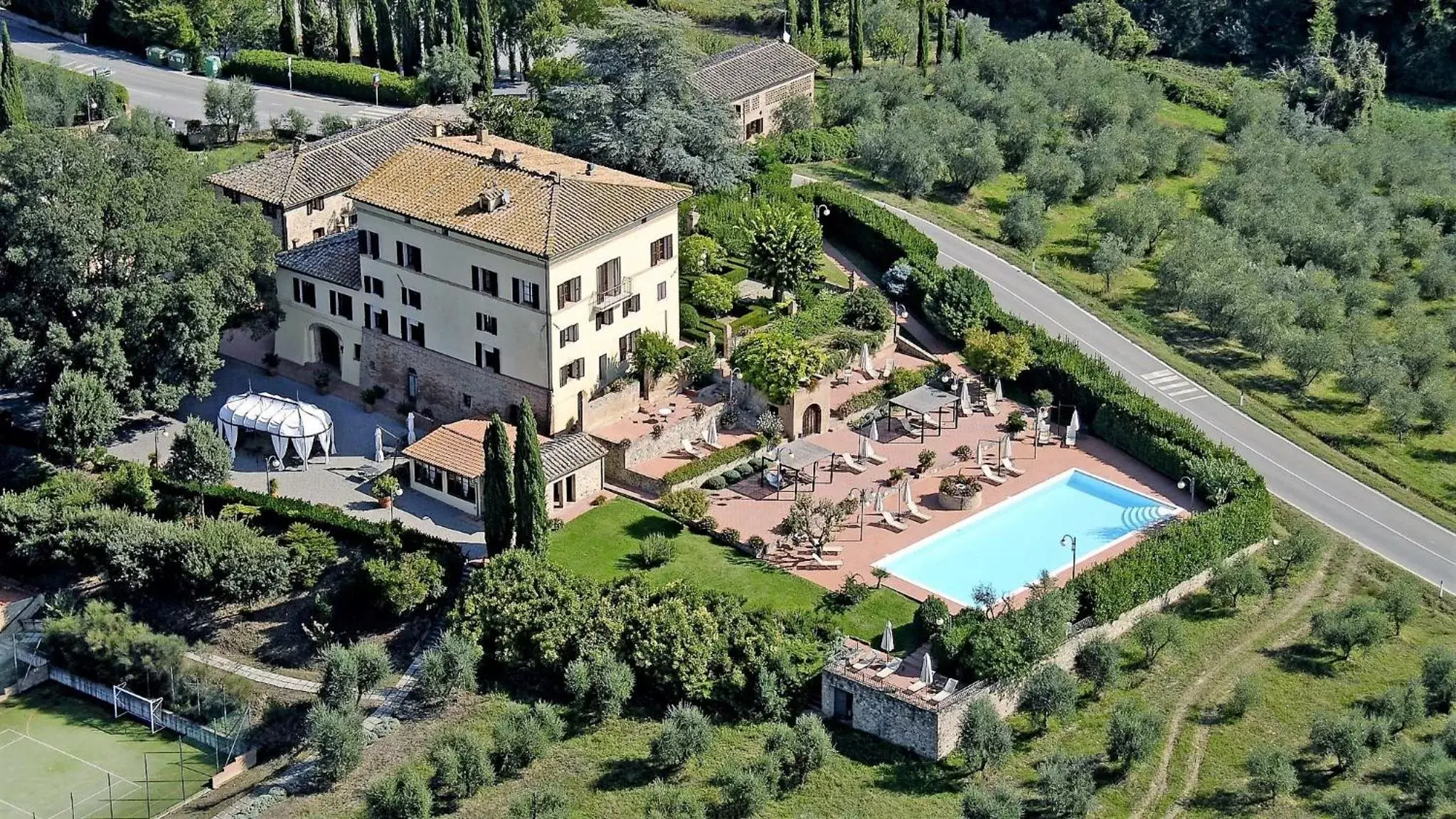 Bird's eye view, Bird's-eye View in Villa Curina Resort