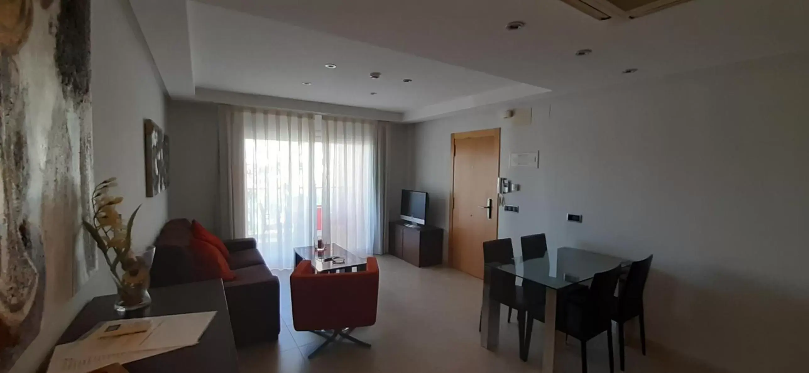 Living room, Dining Area in Apartamentos Flamingo Hills
