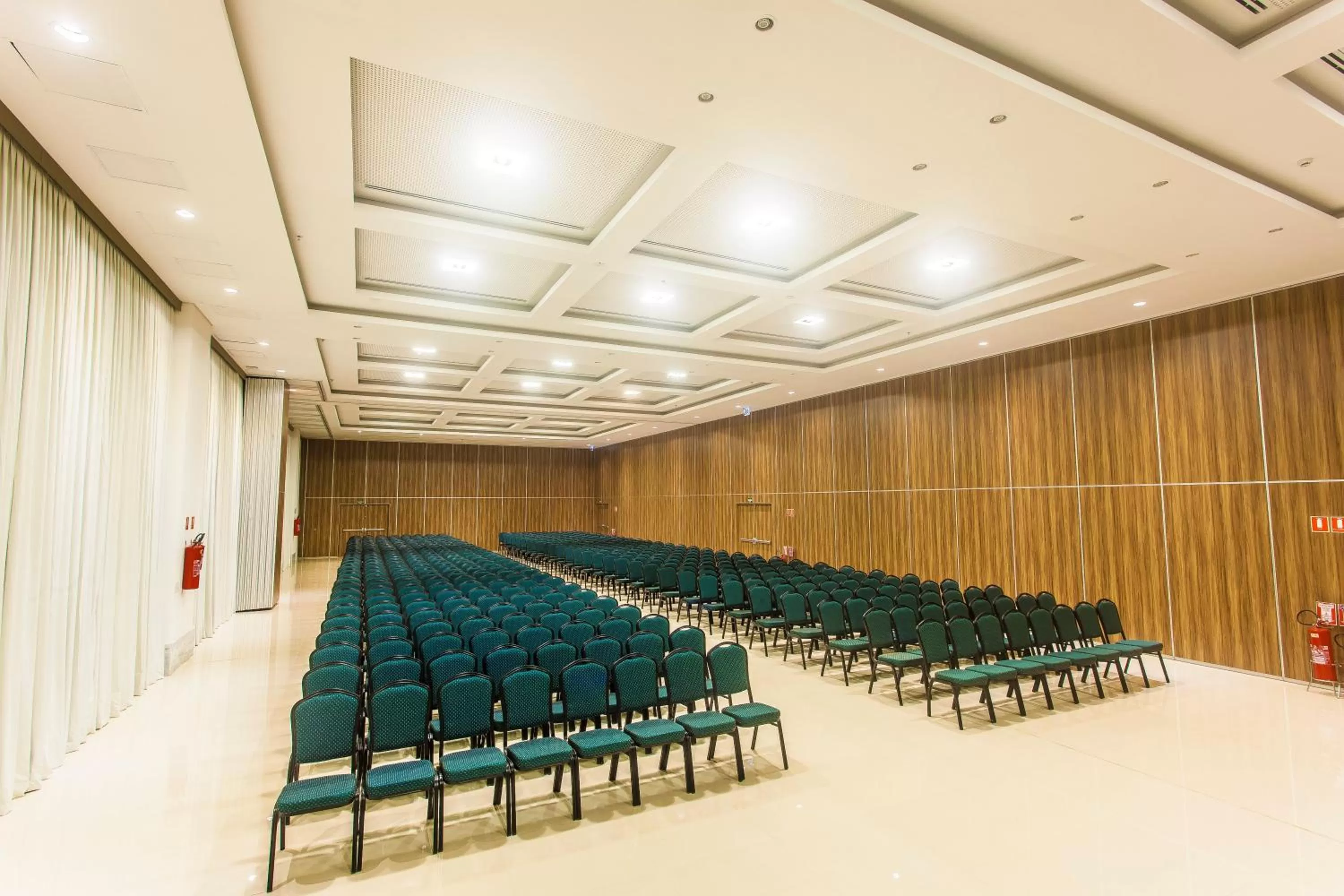 Meeting/conference room in Holiday Inn Natal, an IHG Hotel