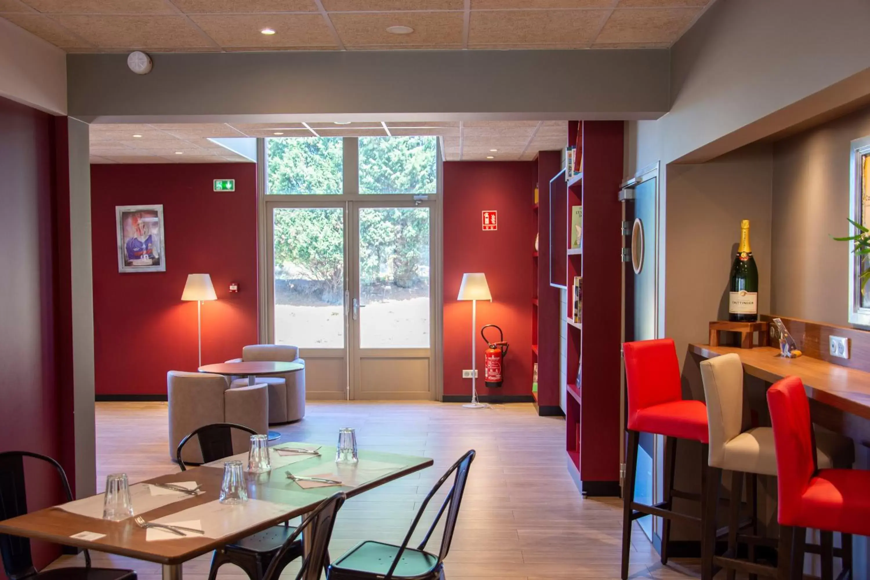 Seating area, Restaurant/Places to Eat in Campanile Dunkerque Sud - Loon Plage