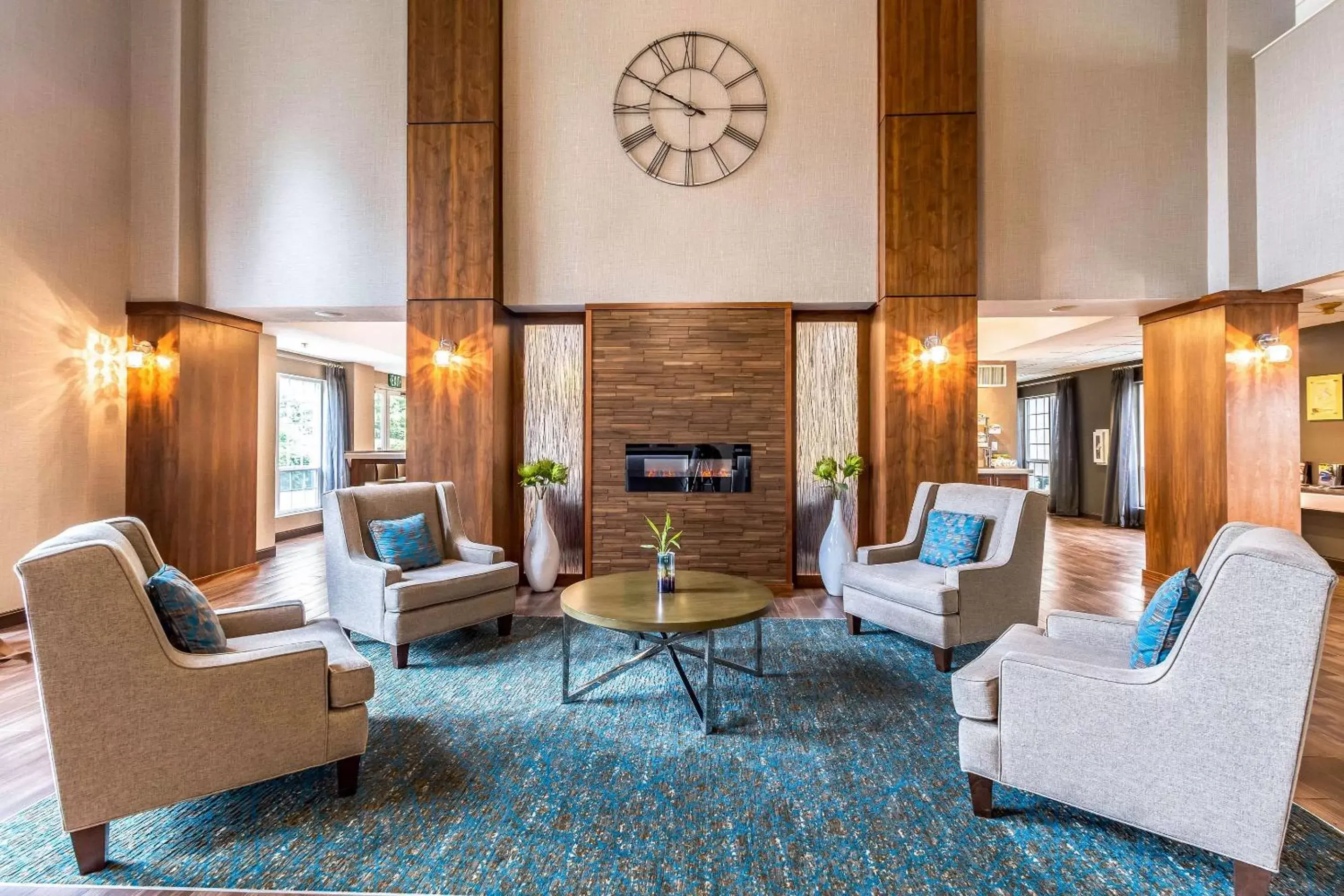 Lobby or reception, Seating Area in Clarion Hotel Portland International Airport