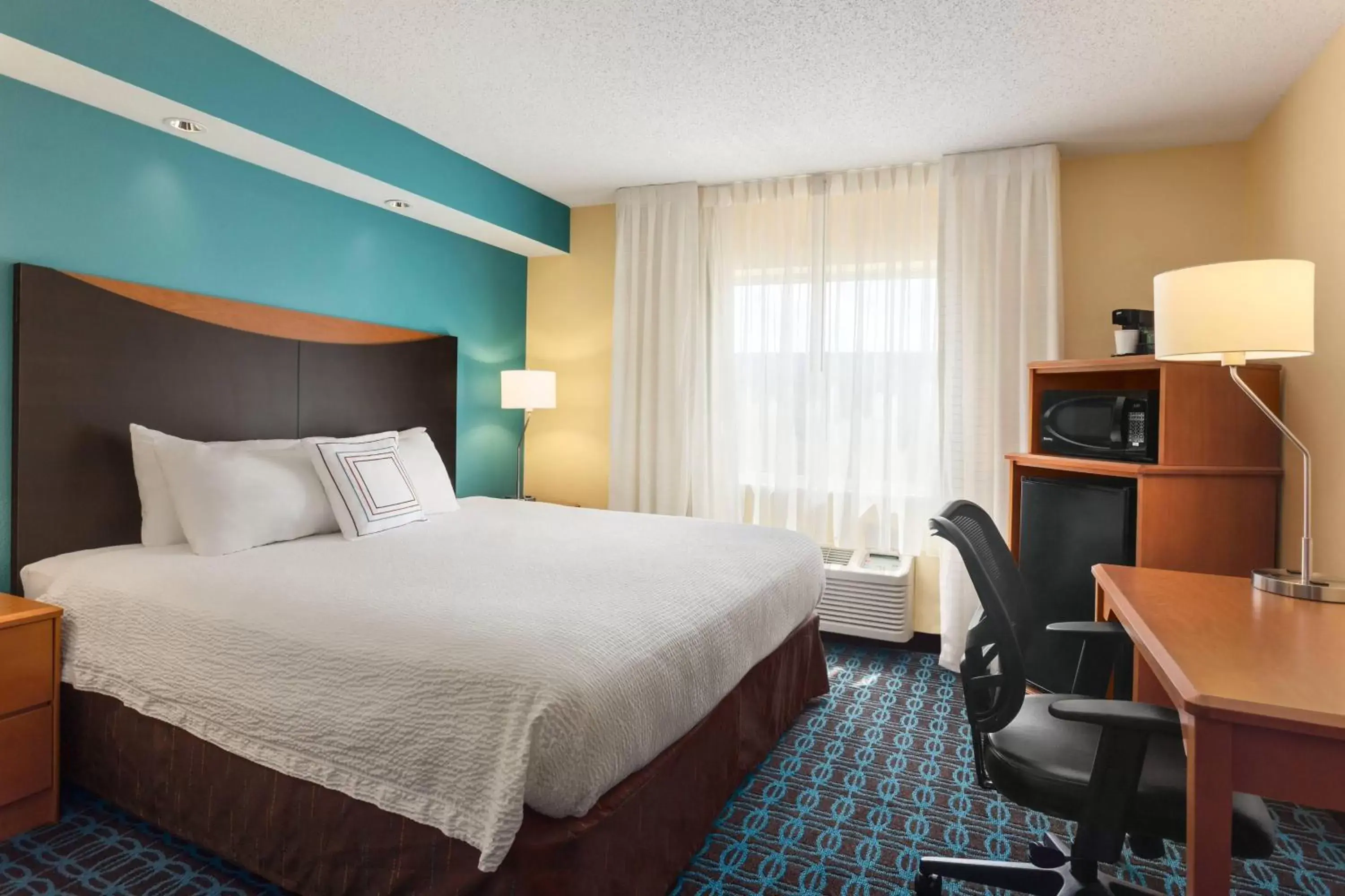 Photo of the whole room, Bed in Fairfield Inn & Suites by Marriott Norman