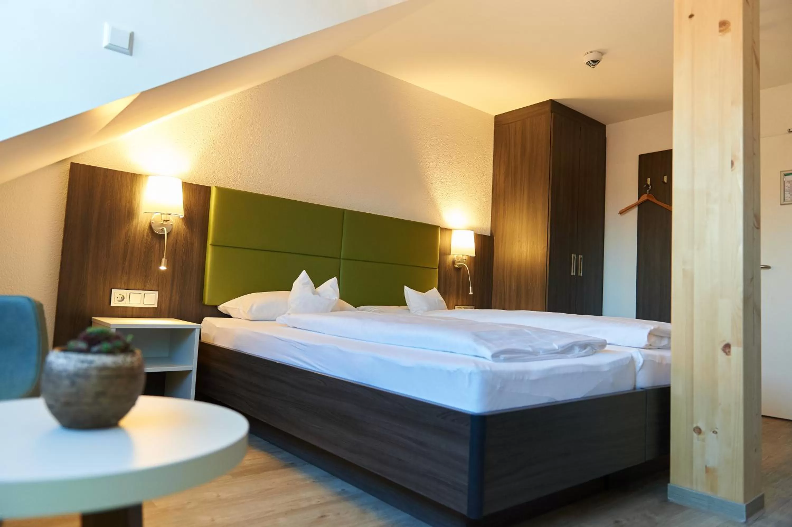 Photo of the whole room, Bed in Insel-Hotel-Lindau