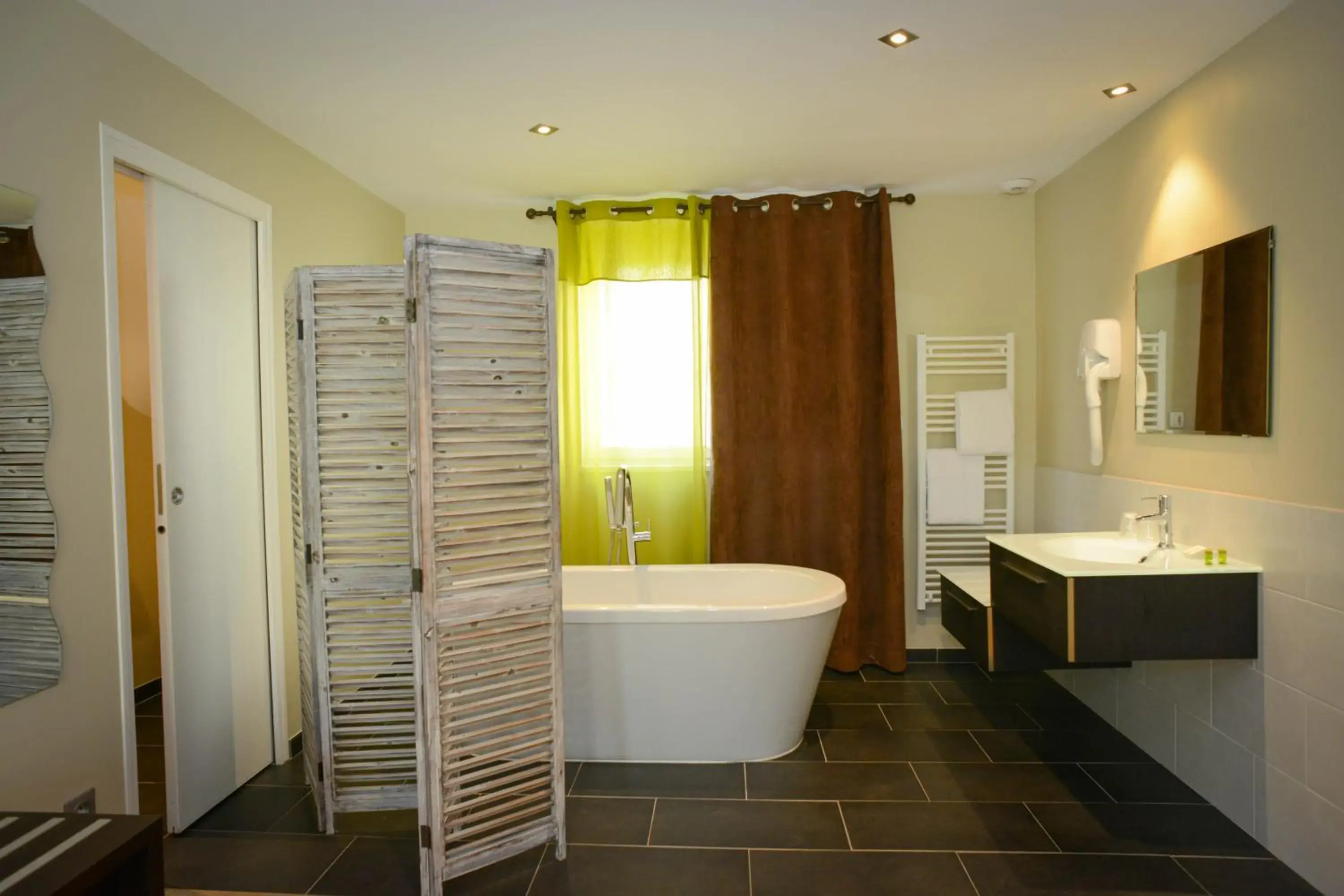 Bathroom in Auberge Normande