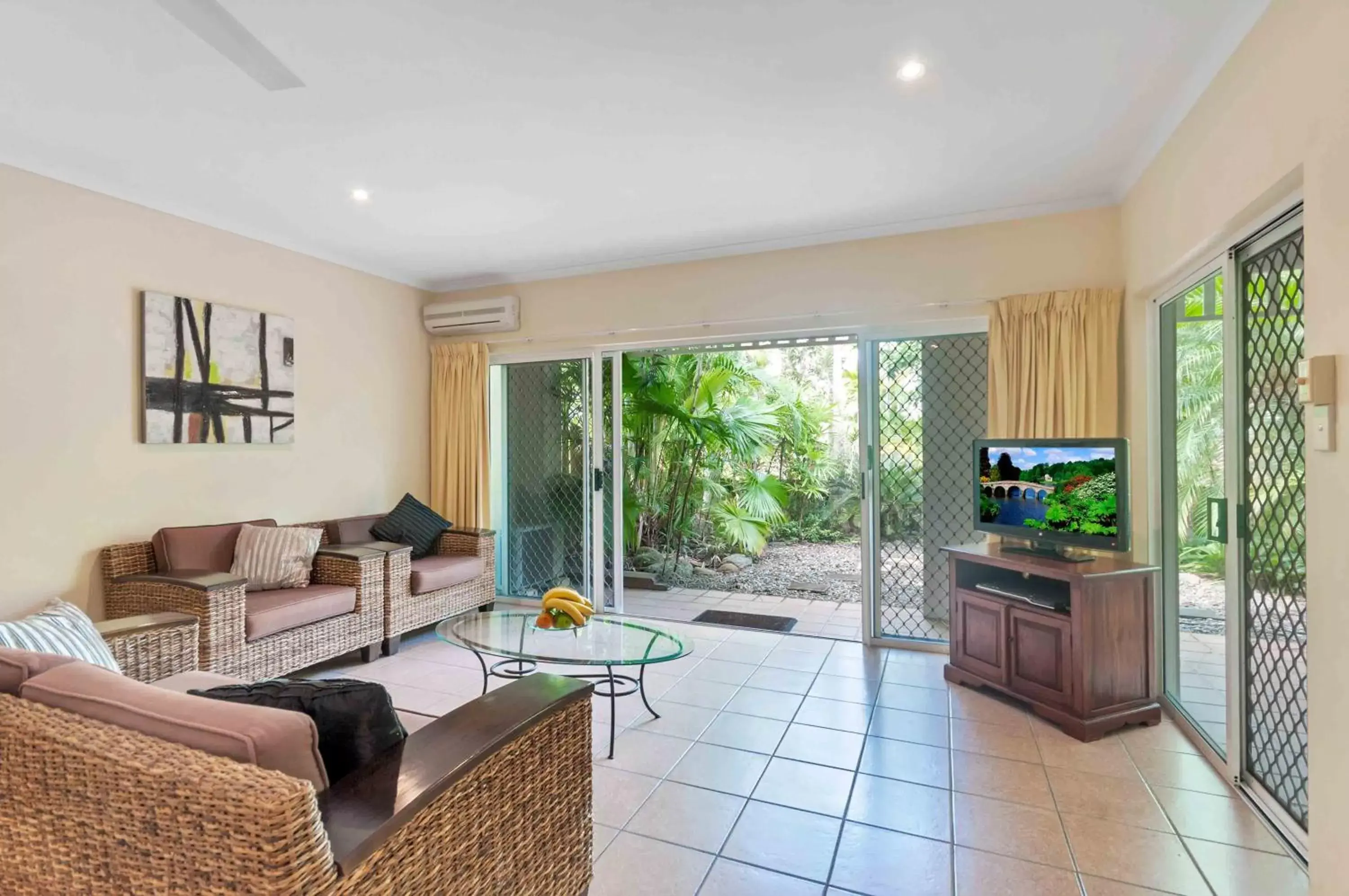 Communal lounge/ TV room, Seating Area in The Villas Palm Cove