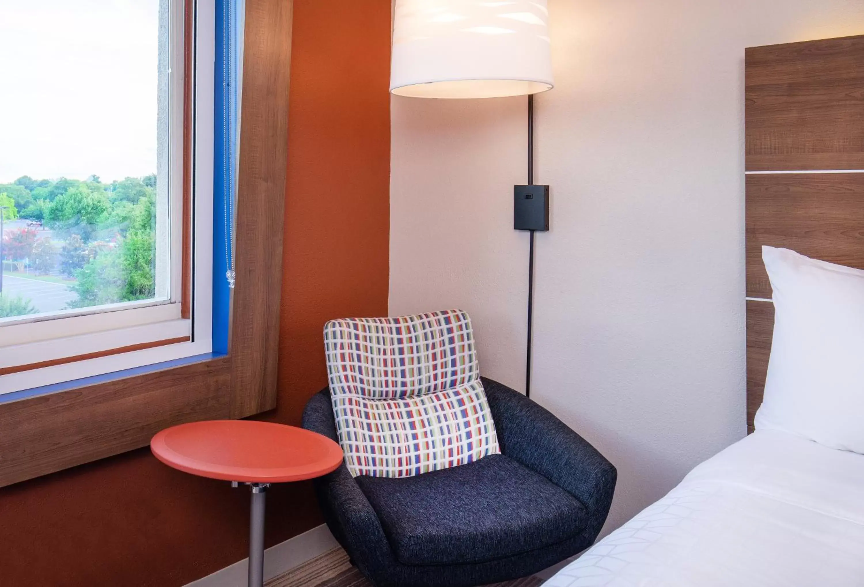 Photo of the whole room, Seating Area in Holiday Inn Express Chesapeake - Norfolk, an IHG Hotel