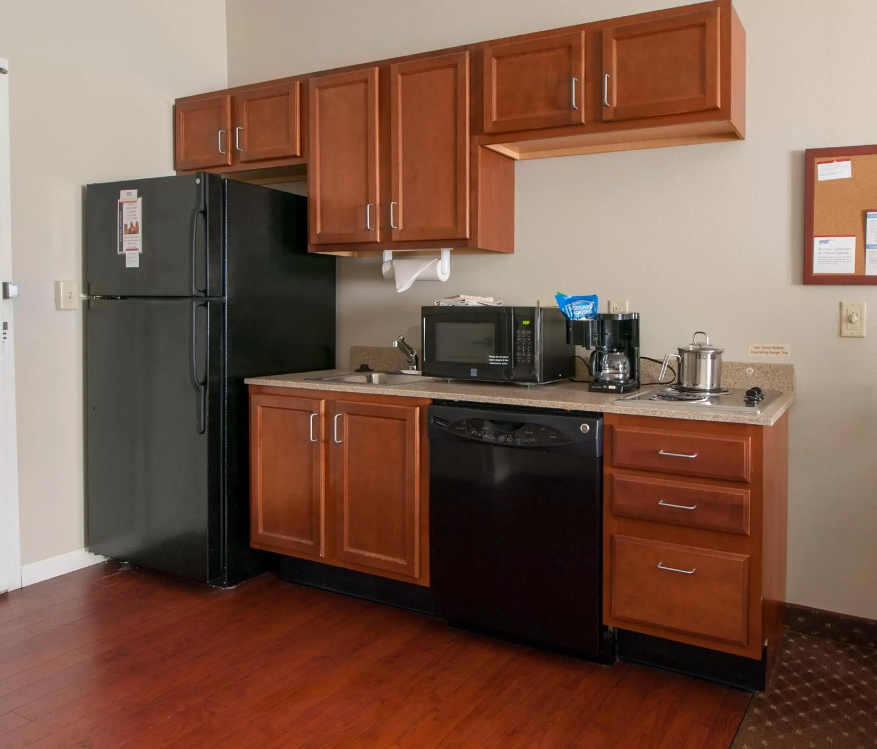 Photo of the whole room, Kitchen/Kitchenette in Candlewood Suites Buffalo Amherst, an IHG Hotel