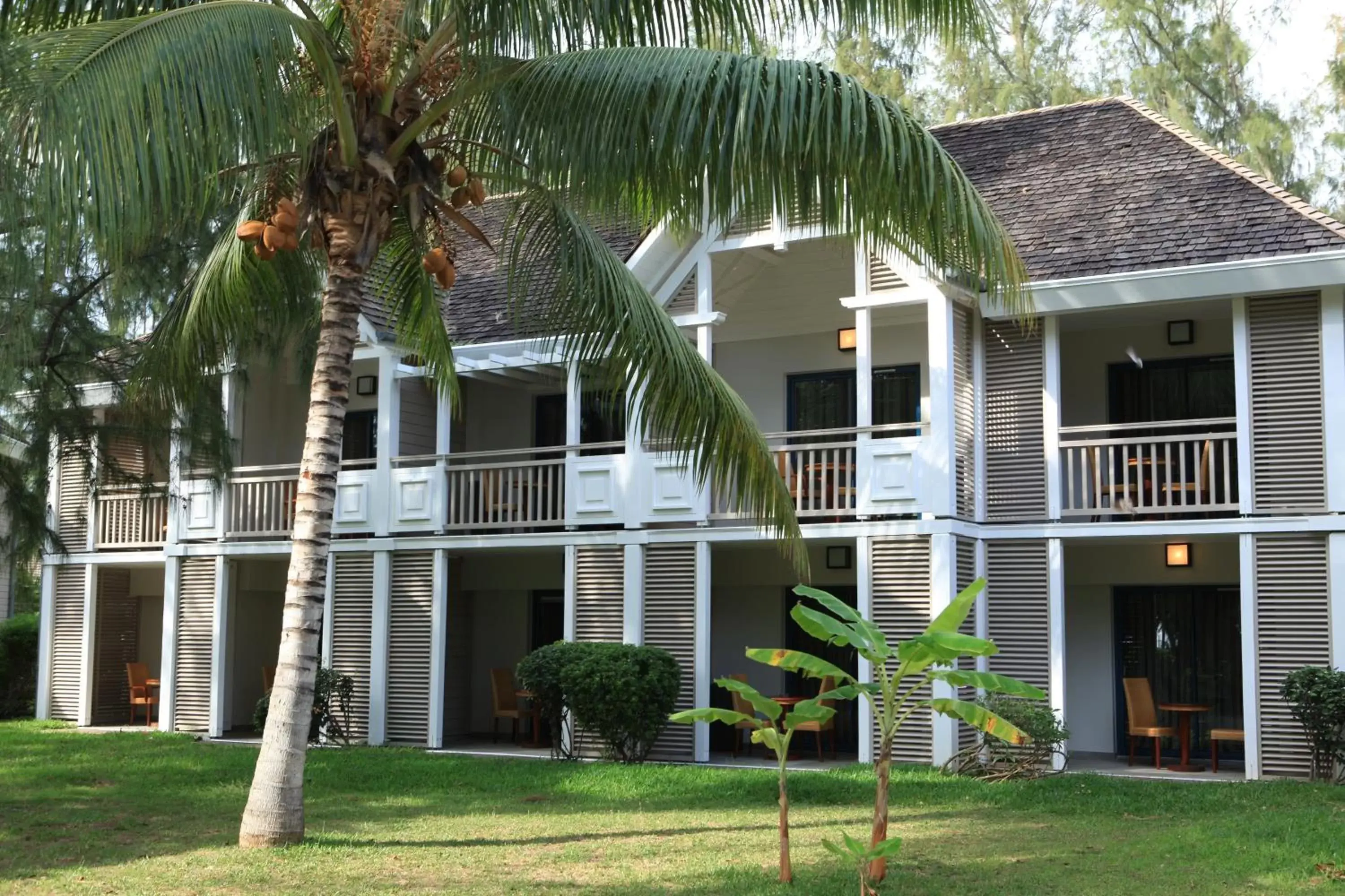 Facade/entrance in LUX* Saint Gilles Resort Facade/entrance in LUX* Saint Gilles Resort