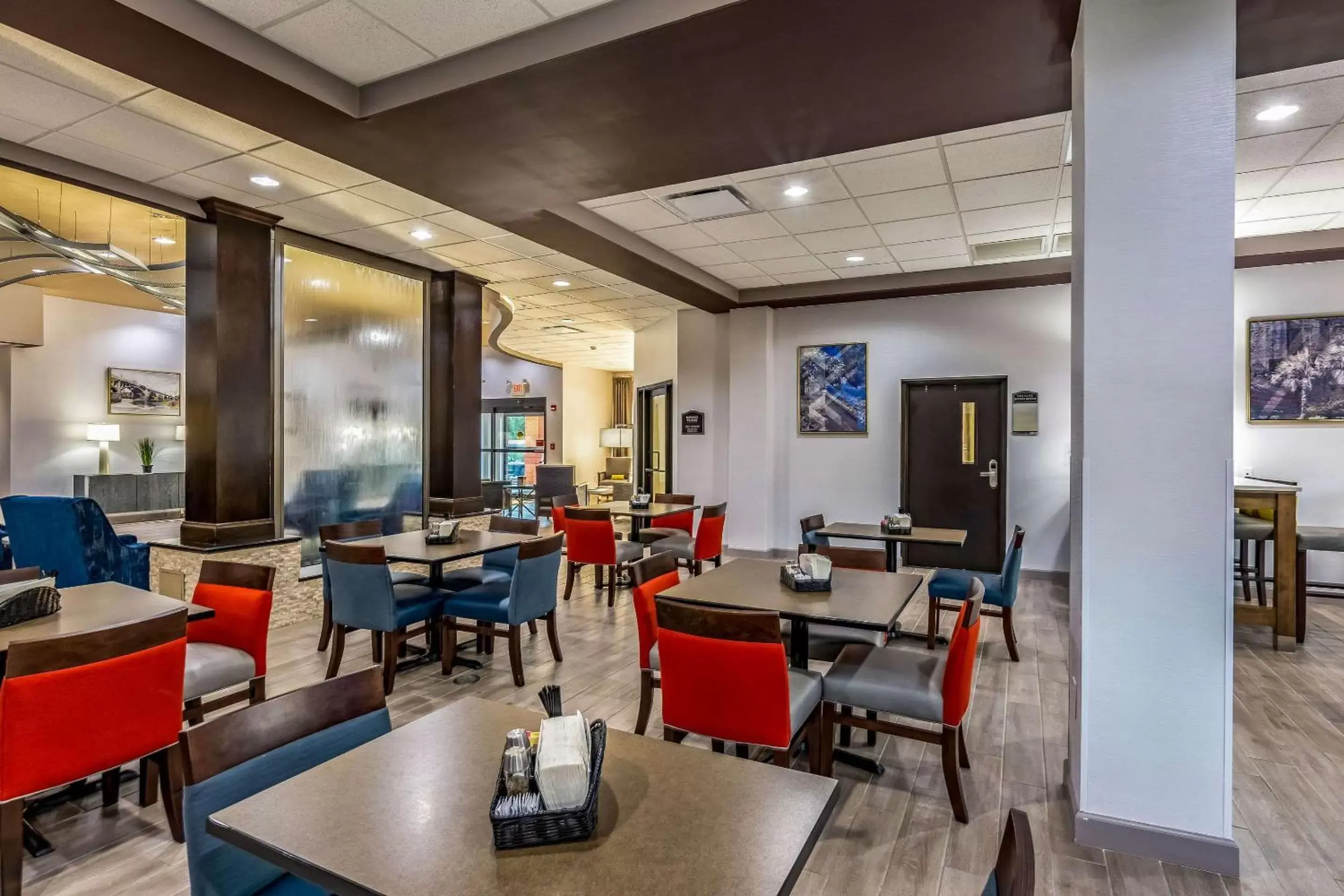 Restaurant/Places to Eat in Holiday Inn Express & Suites Lexington, an IHG Hotel