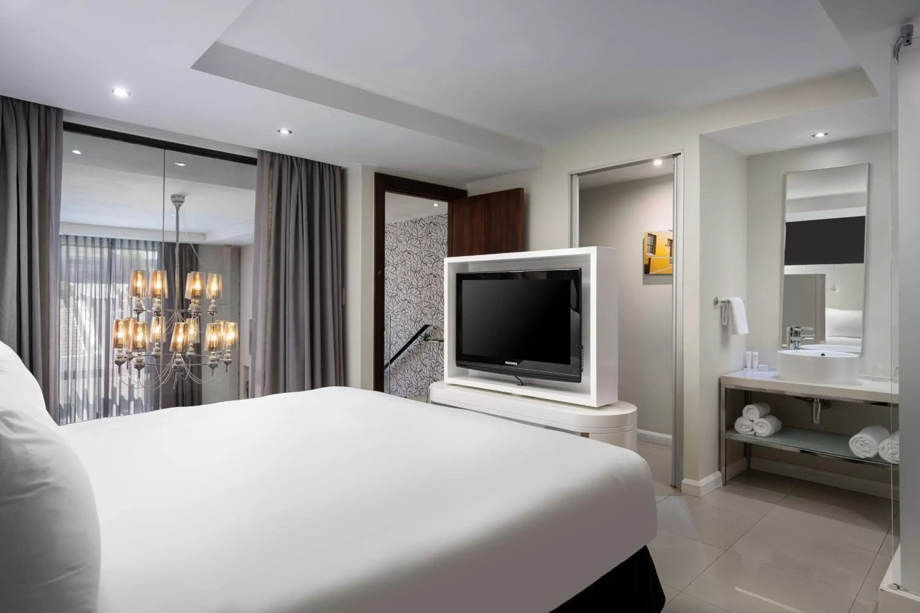 Bedroom, Bed in Protea Hotel Fire & Ice by Marriott Cape Town