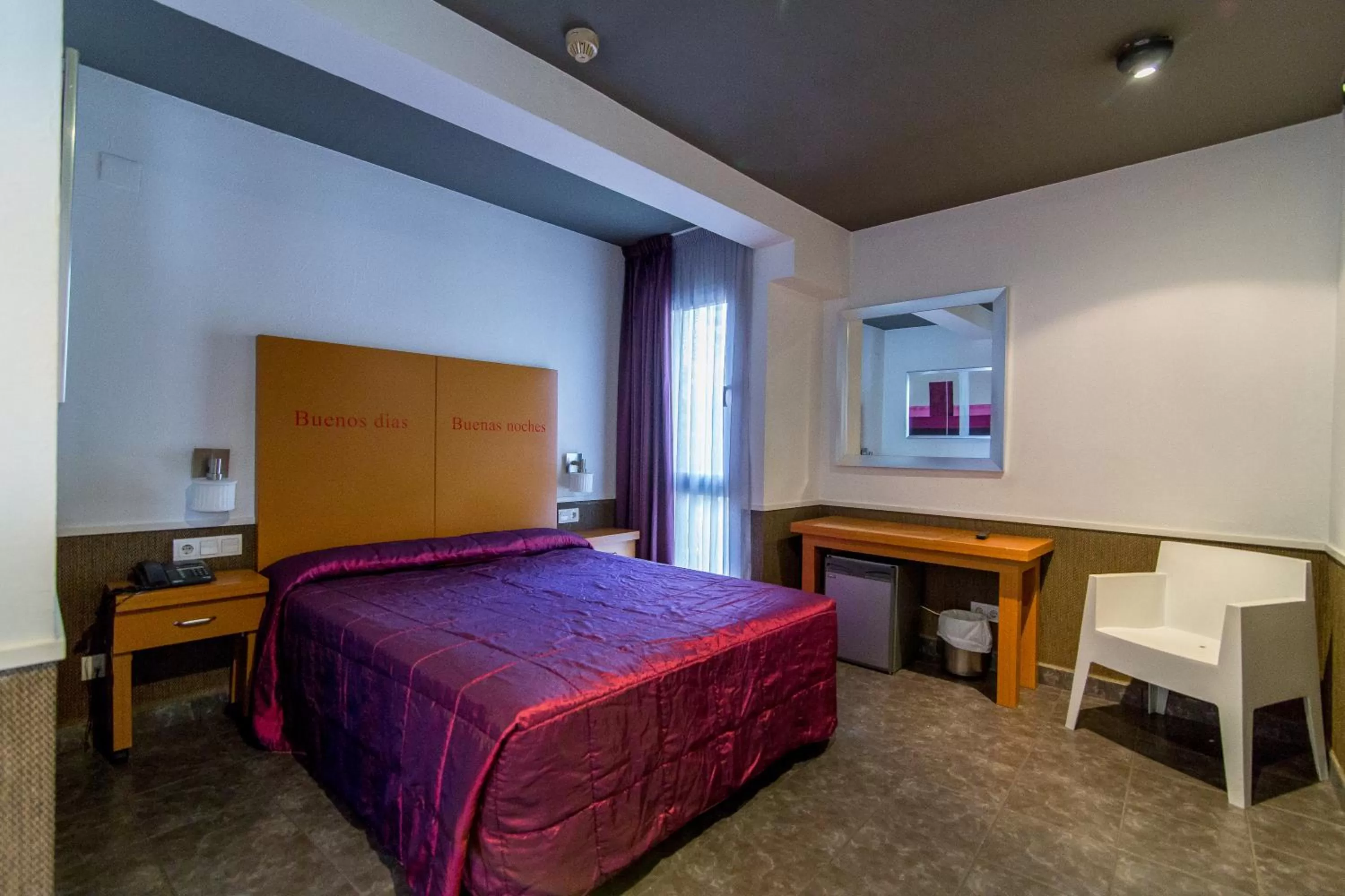 Photo of the whole room, Bed in Colors