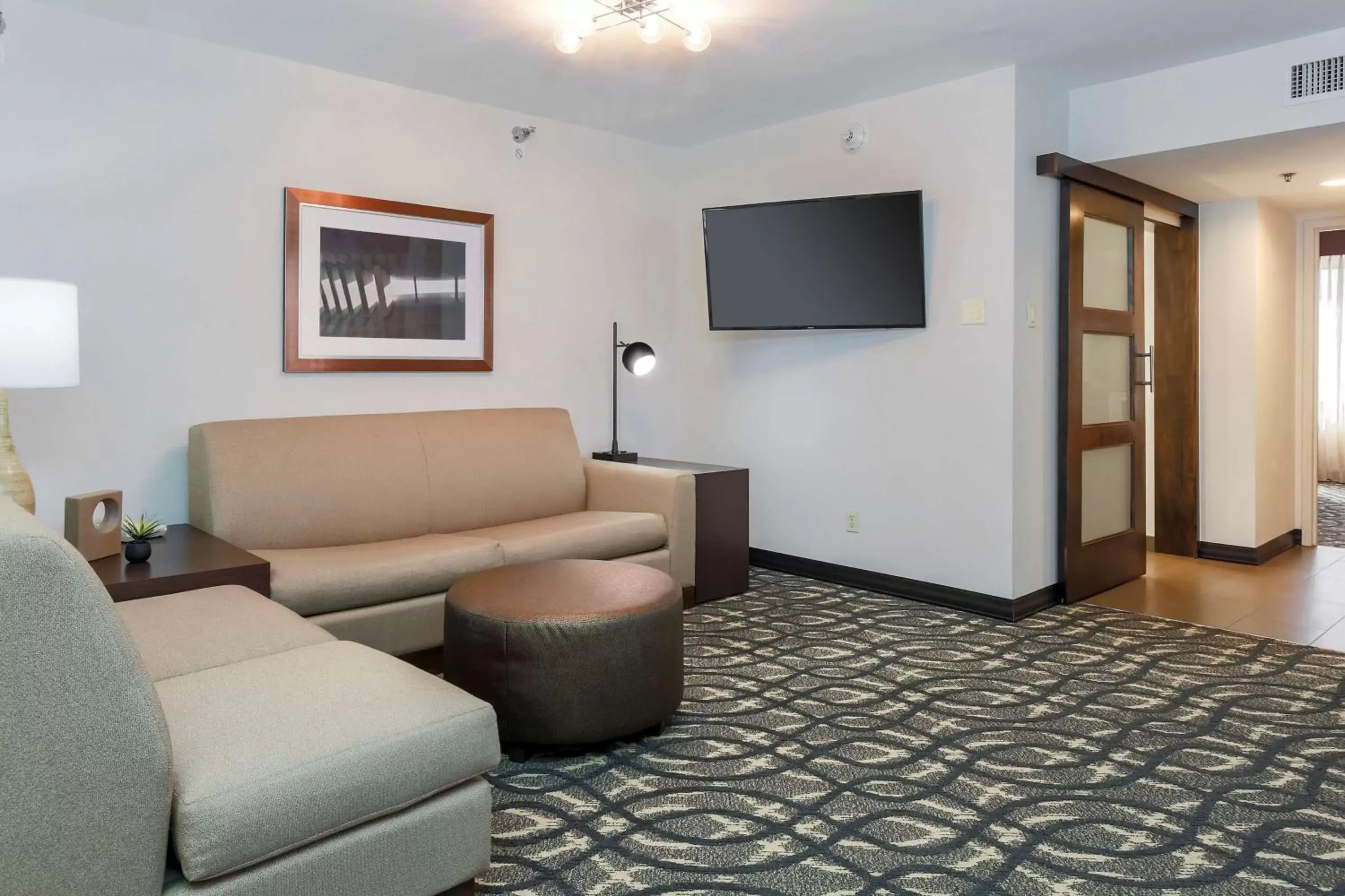 Bedroom, Seating Area in Embassy Suites by Hilton Dallas-Love Field