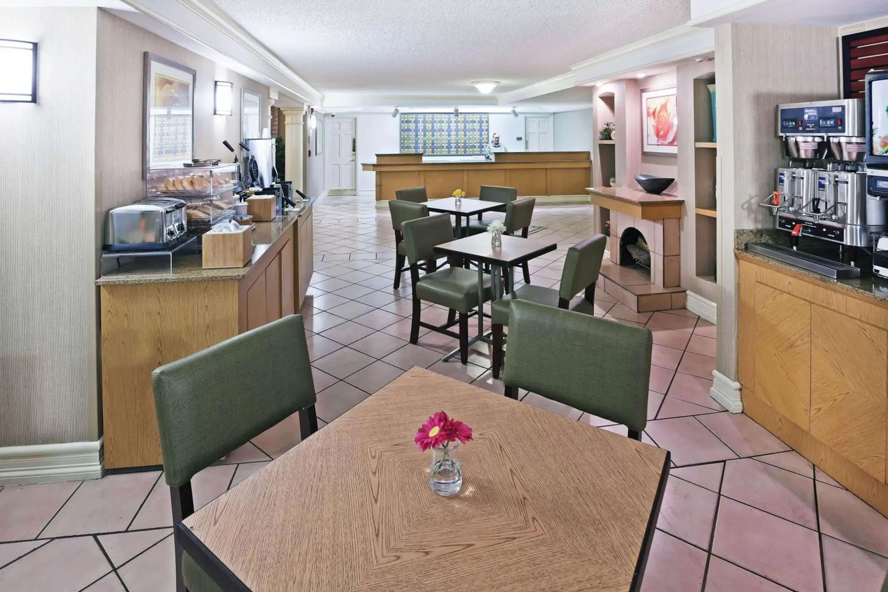 Restaurant/Places to Eat in La Quinta Inn by Wyndham Amarillo Mid-City