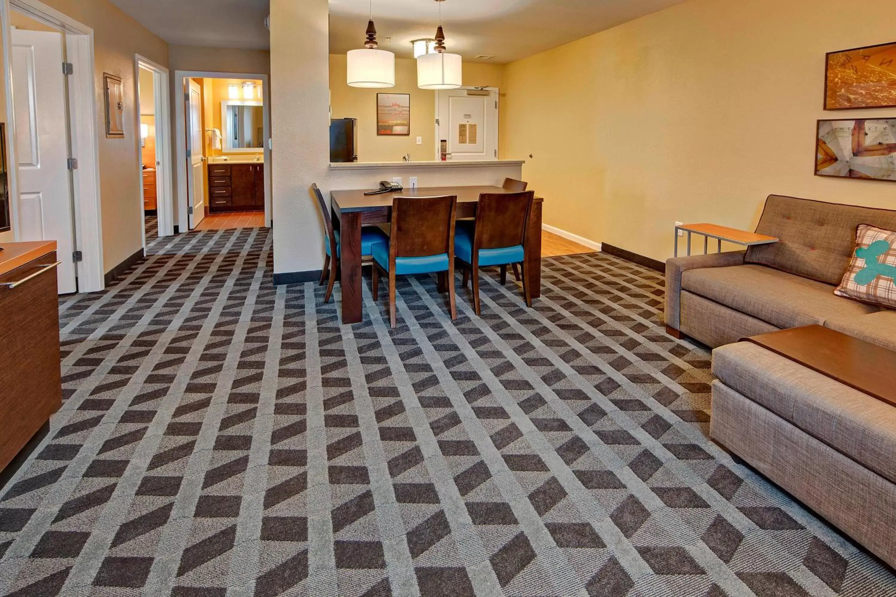 Living room, Seating Area in TownePlace Suites by Marriott Hattiesburg