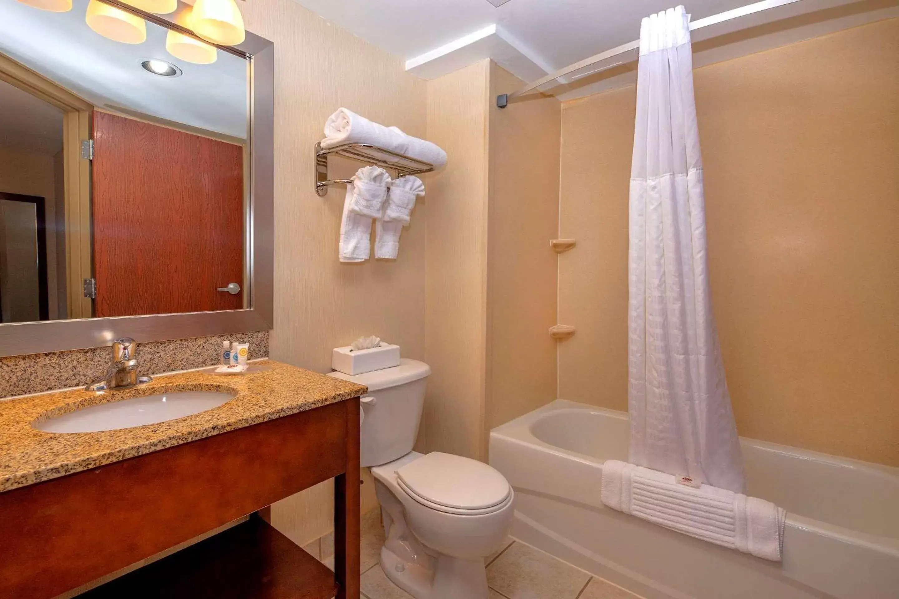 Bedroom, Bathroom in Comfort Inn Near Quantico Main Gate North