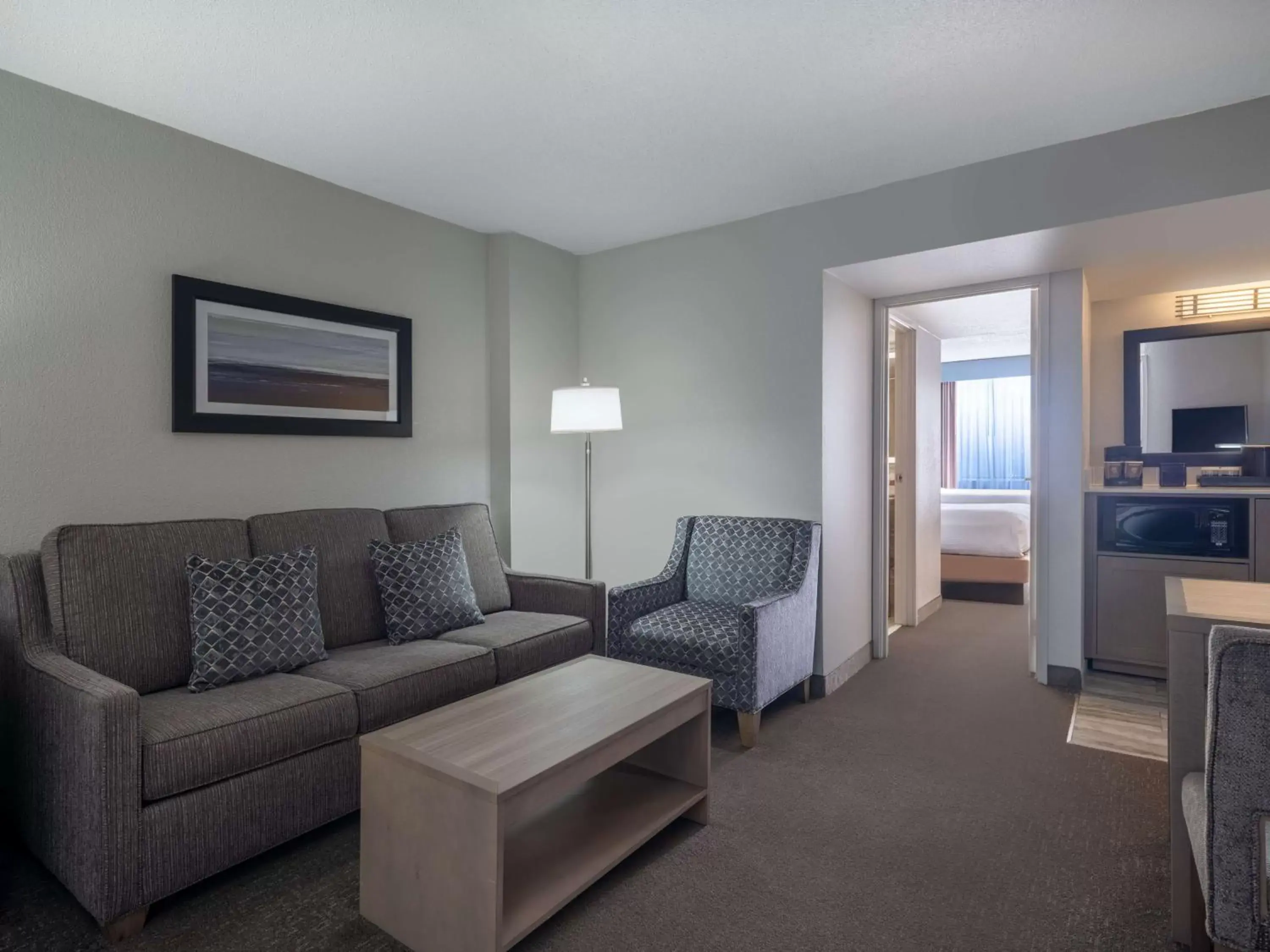 Living room, Seating Area in Embassy Suites Baltimore - North/Hunt Valley