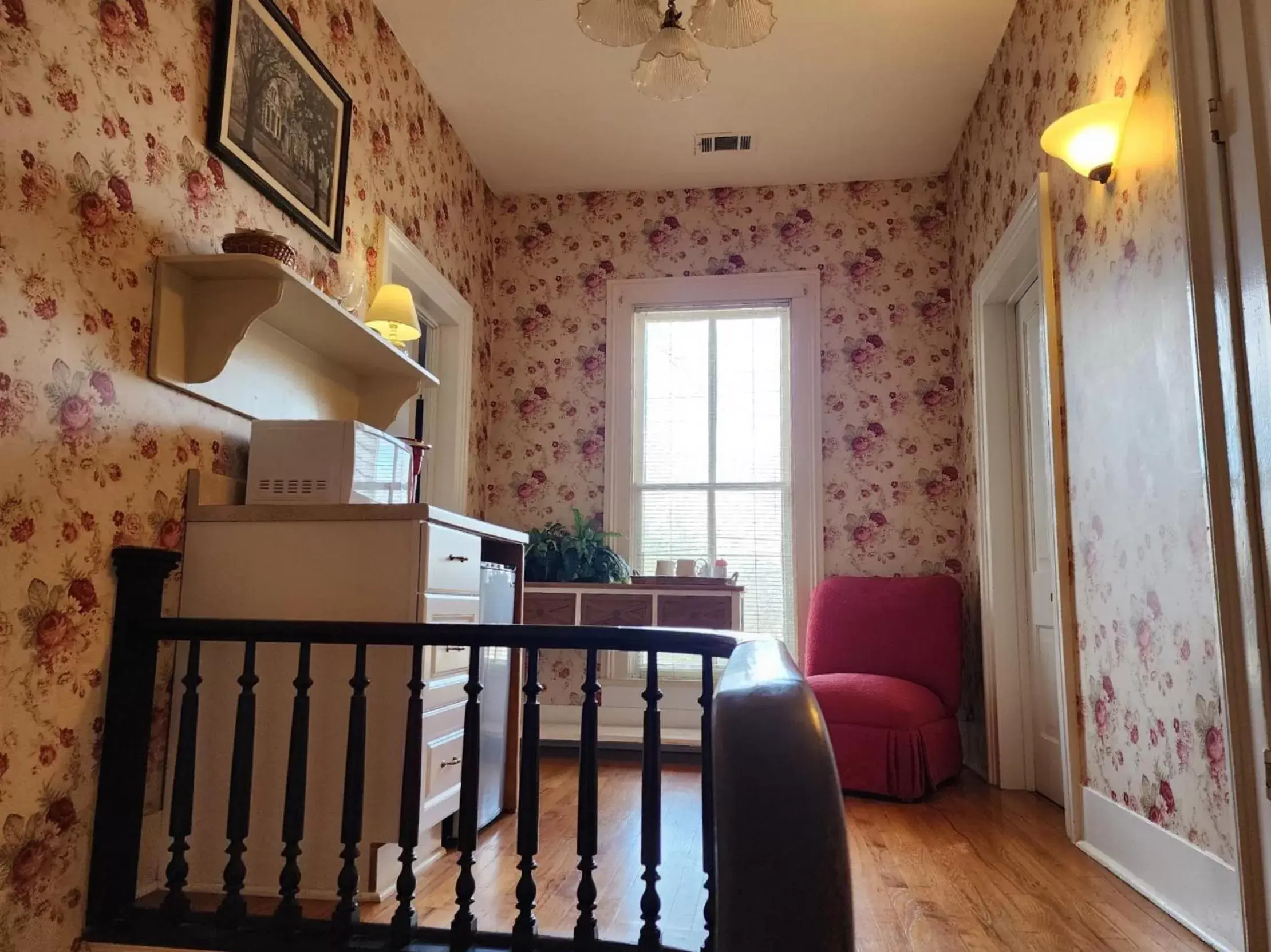 Kitchen or kitchenette, Seating Area in Rosemont B&B Cottages