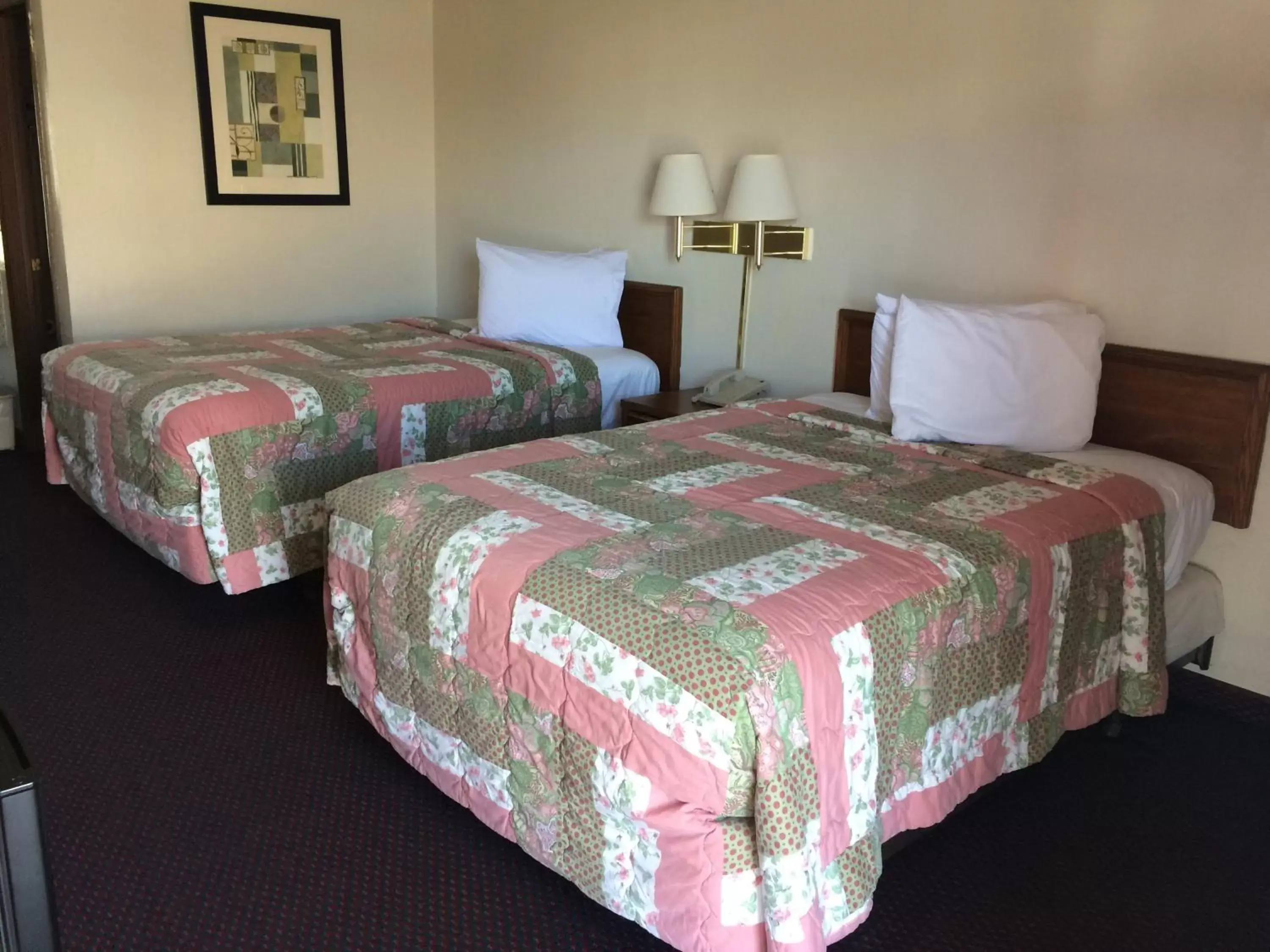 Bed in Rexdale Inn