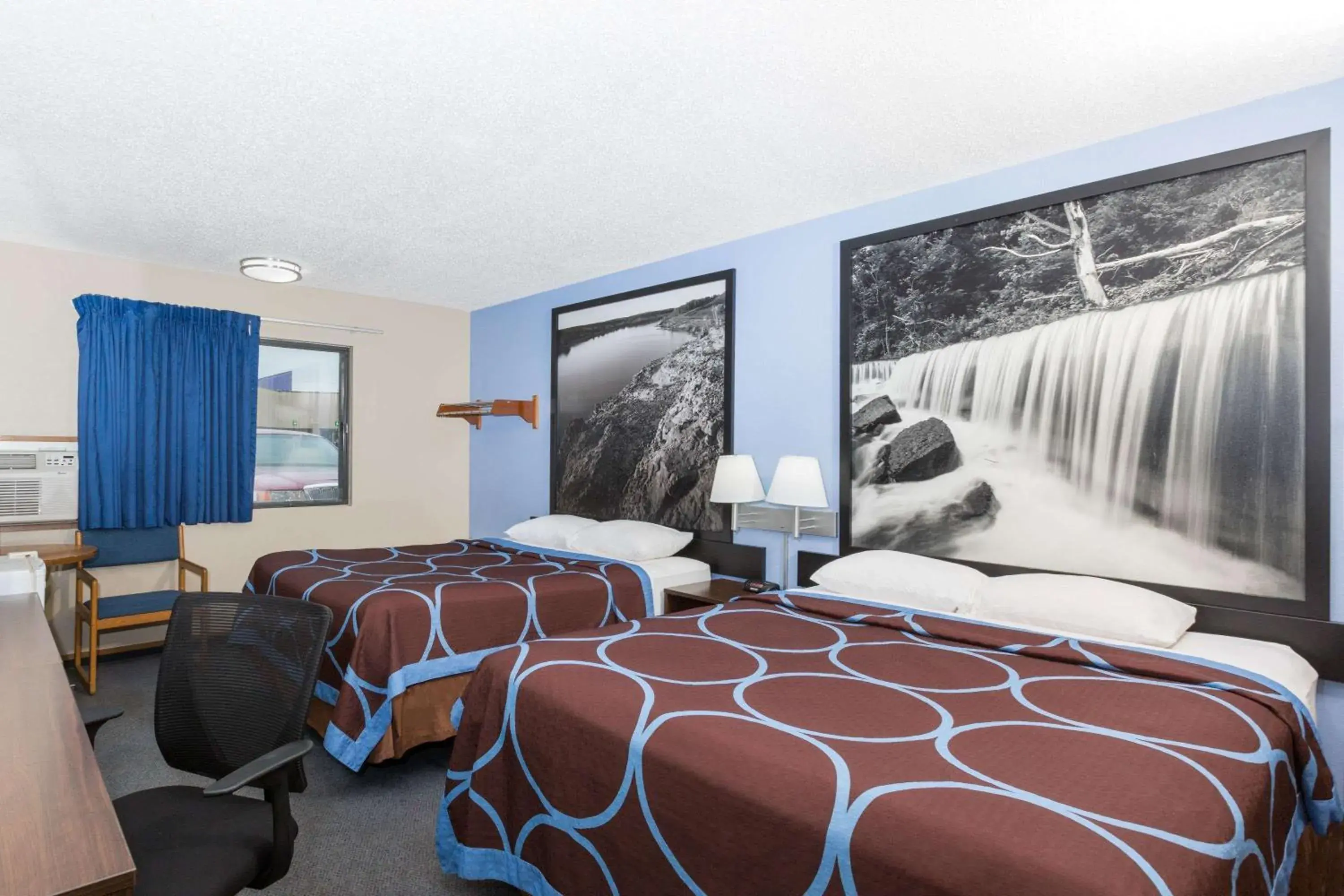 Photo of the whole room, Bed in Super 8 by Wyndham Manhattan KS