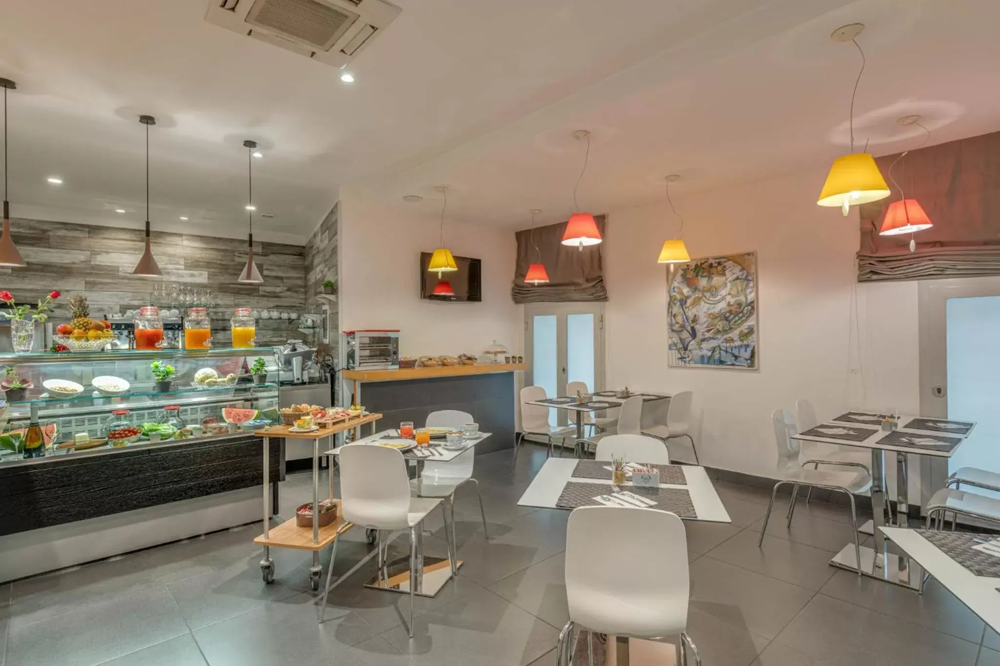 Restaurant/places to eat in Trevi Palace Hotel Restaurant/places to eat in Trevi Palace Hotel