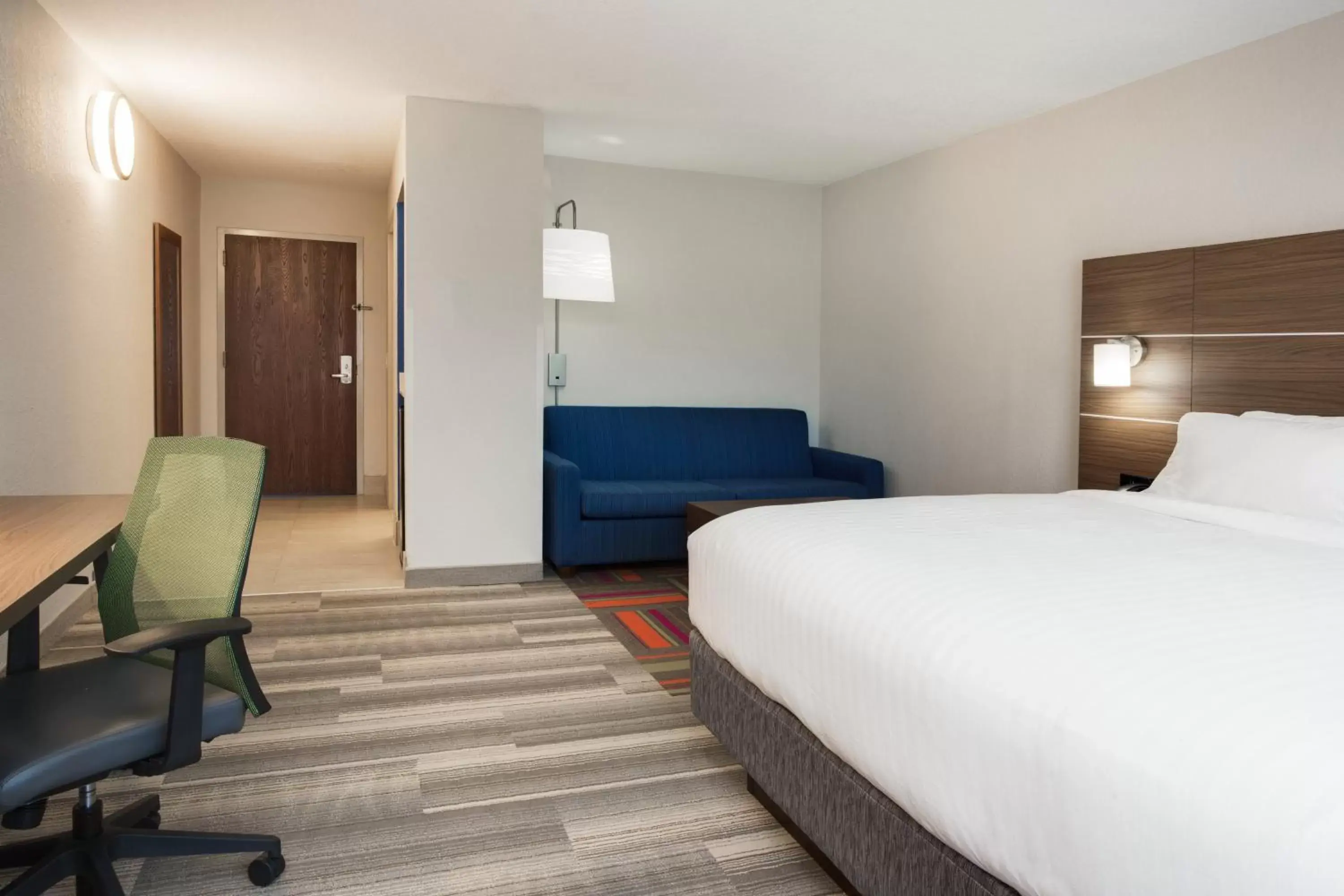 Photo of the whole room, Bed in Holiday Inn Express Hotel & Suites Tampa-Fairgrounds-Casino, an IHG Hotel