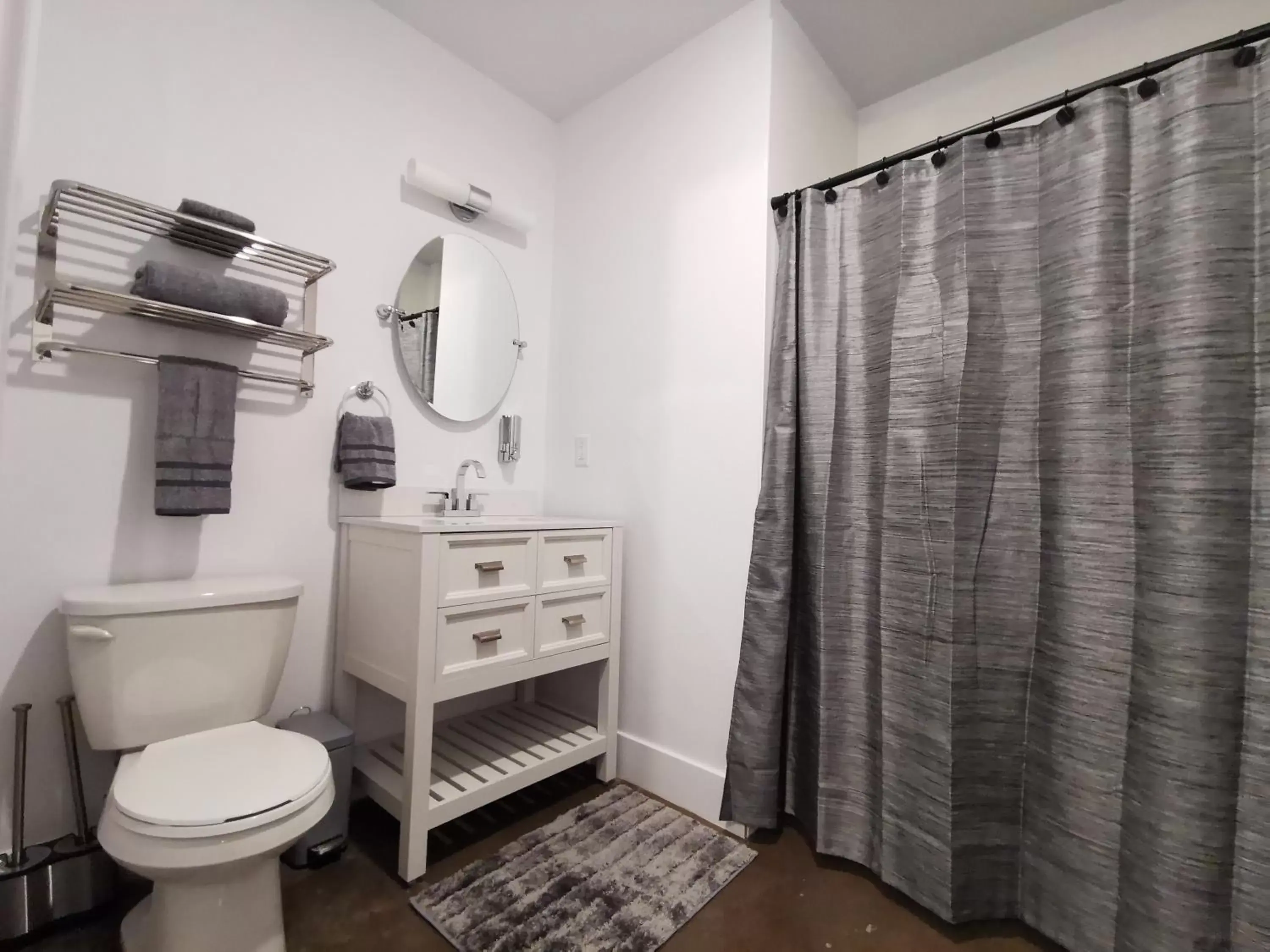 Bathroom in Cameo Hotel and Suites