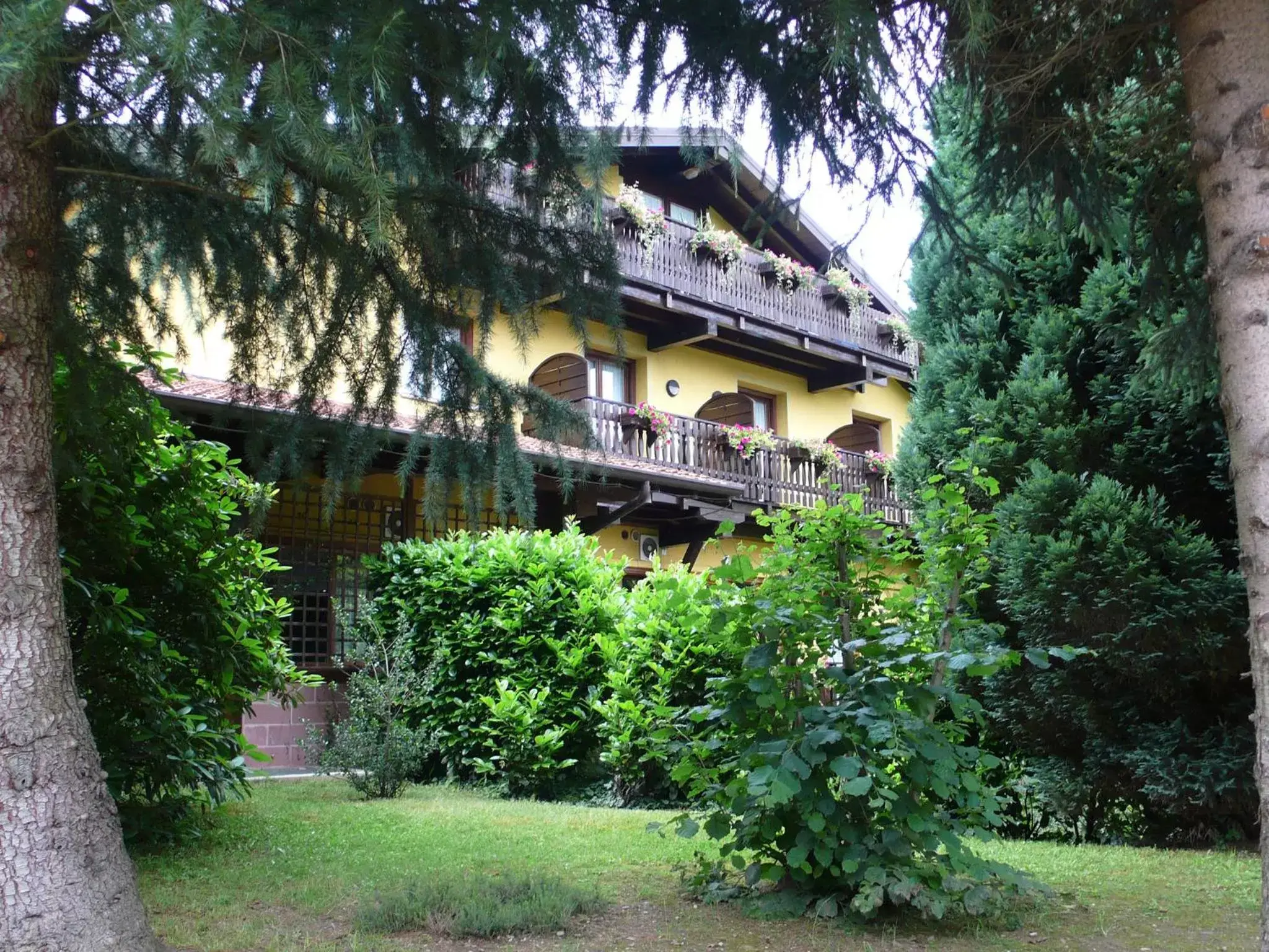 Facade/entrance, Property Building in Hotel Ristorante La Perla