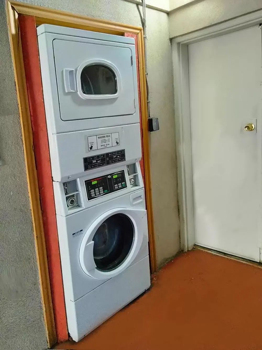 washing machine, Kitchen/Kitchenette in Metropolitan Inn