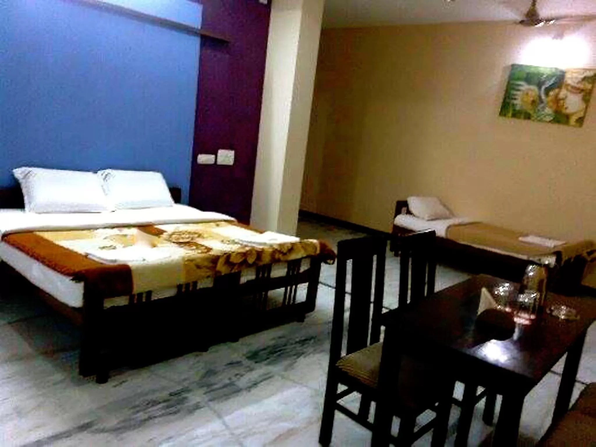 Dining area, Bed in Hotel Ashlesh Manipal