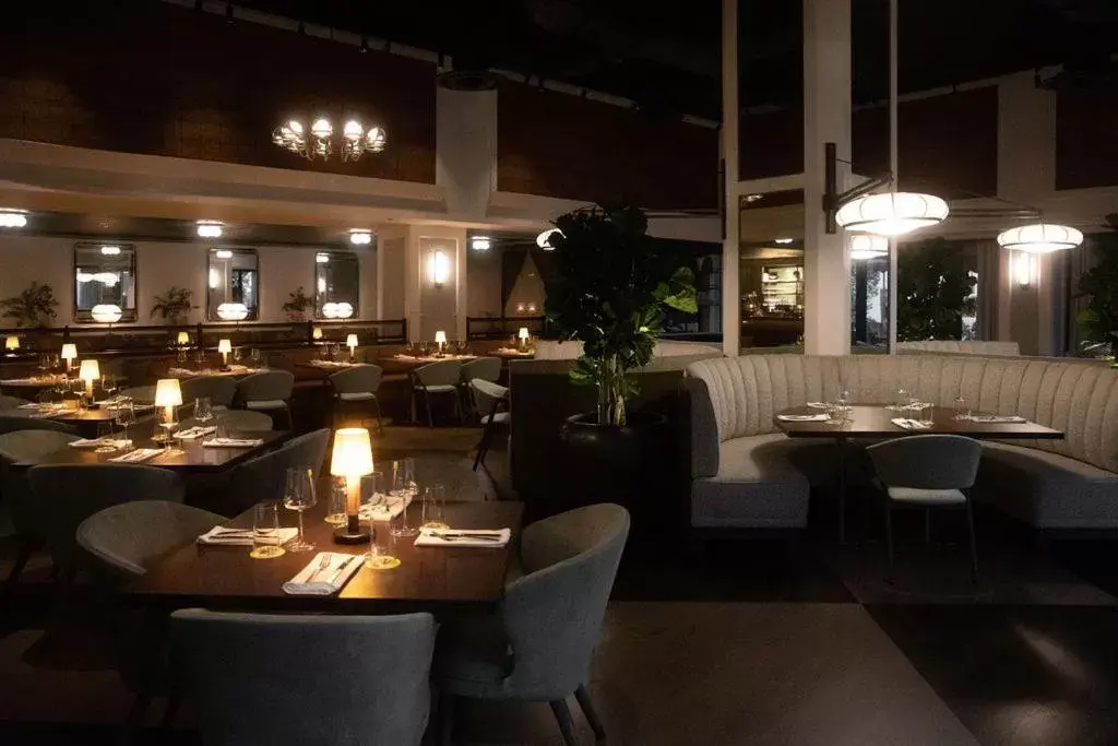 Restaurant/Places to Eat in Hutton Hotel