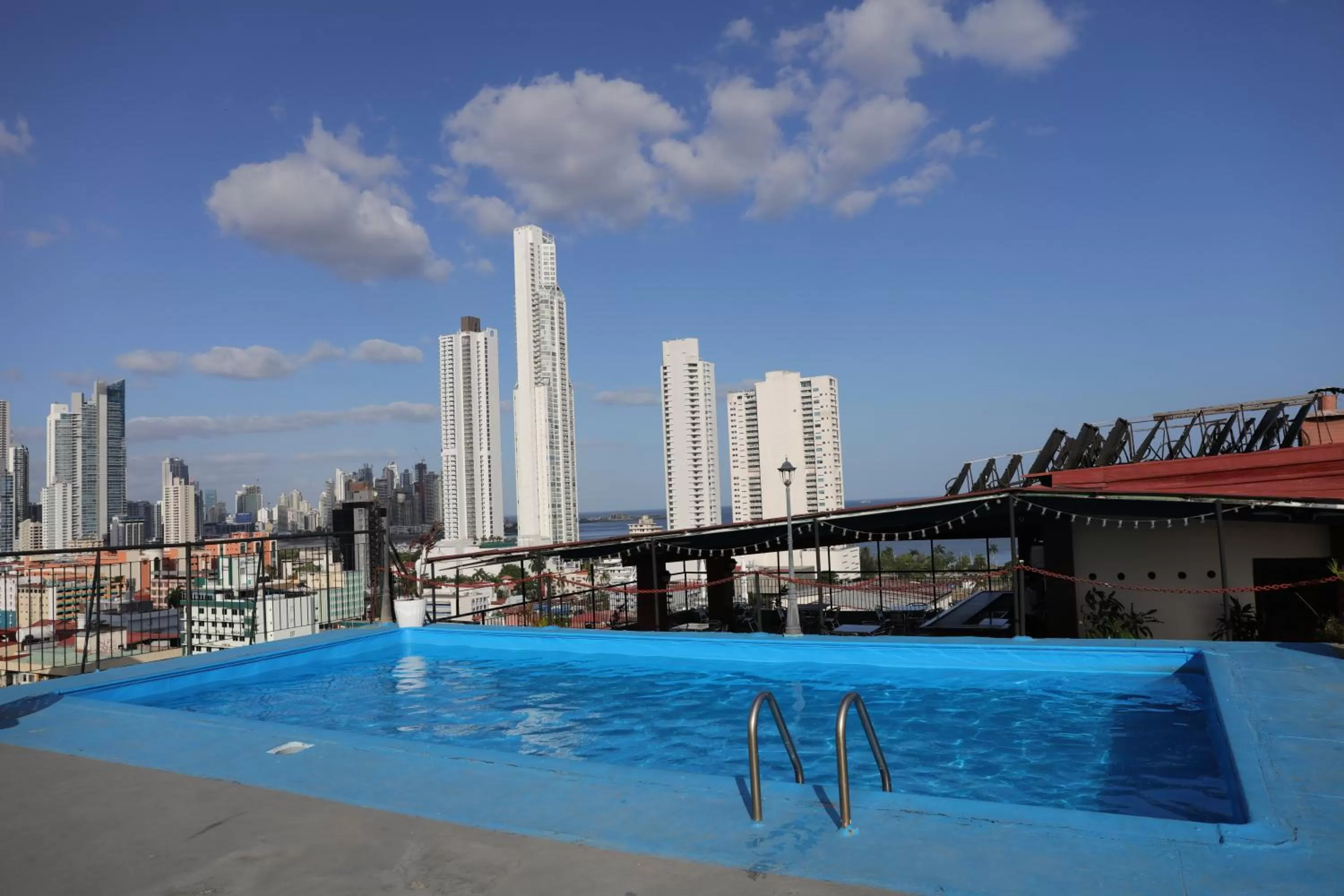 Swimming pool in Hotel Caribe Panamá