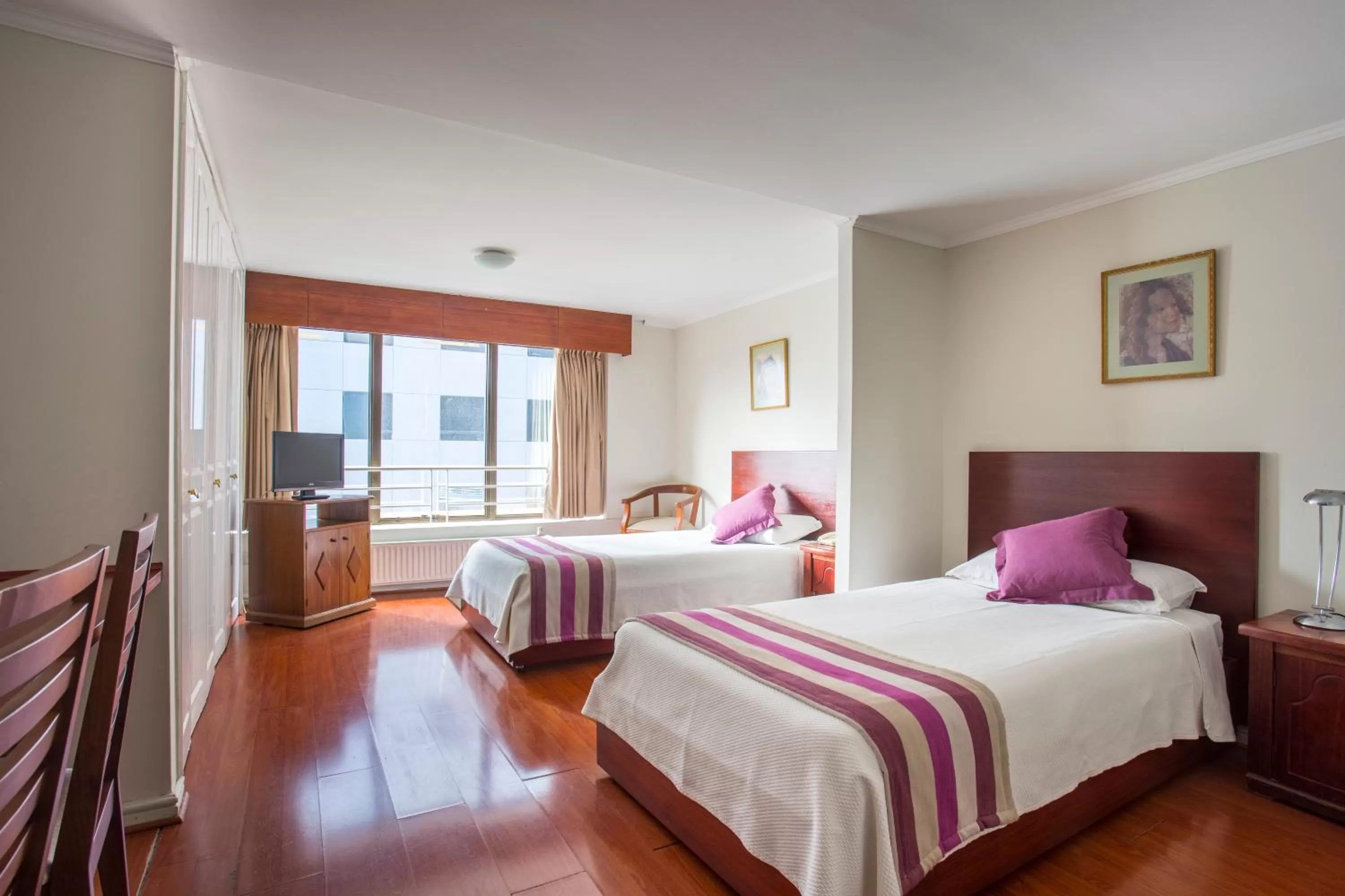 Photo of the whole room, Bed in MR Apart Providencia (ex Apart Neruda)