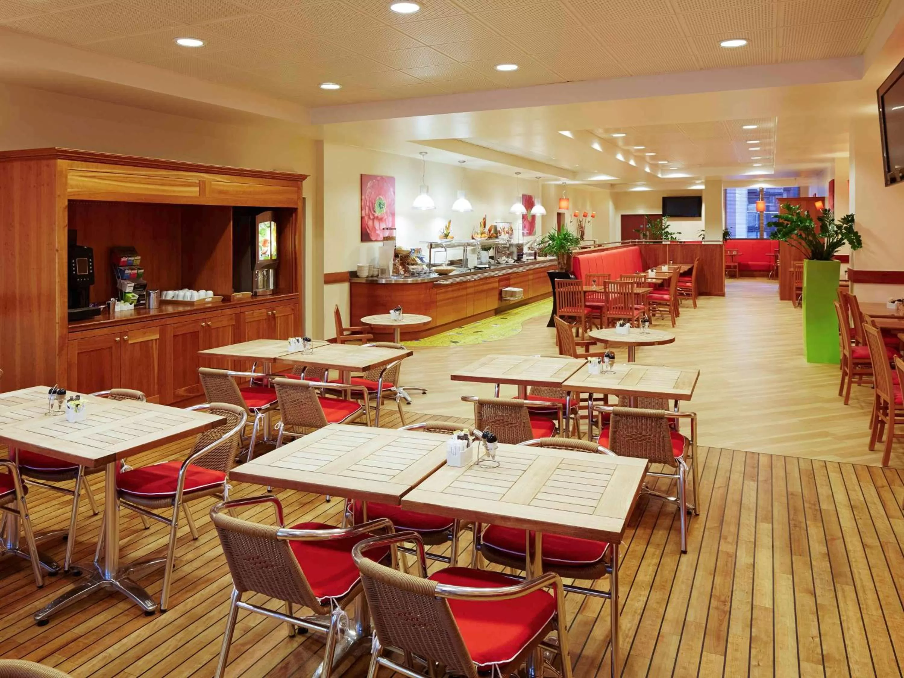 Restaurant/places to eat in ibis Reading Centre