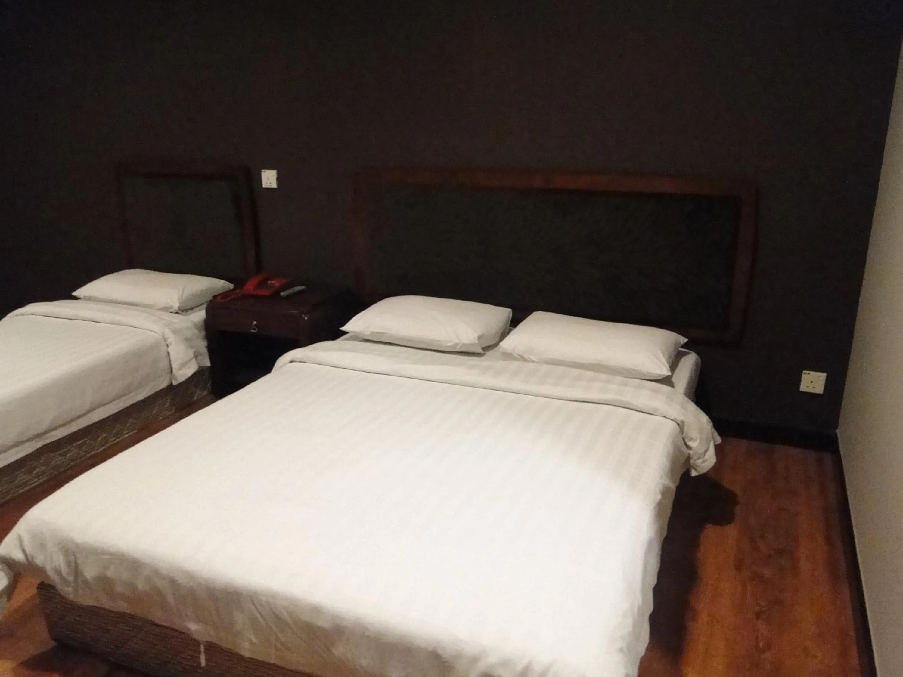 Bed in Hotel Sadong88